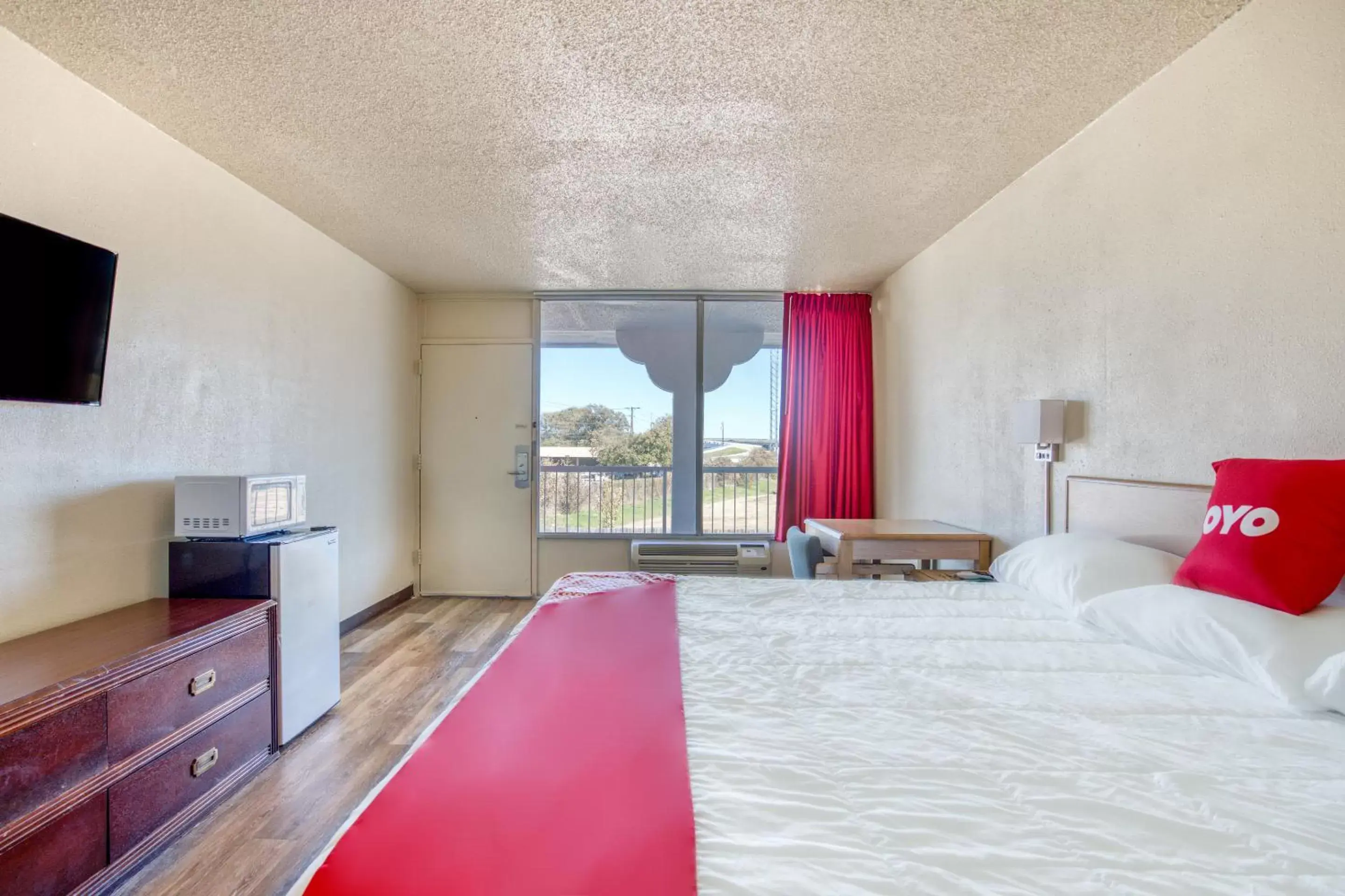 Bedroom in OYO Hotel Waco University Area I-35