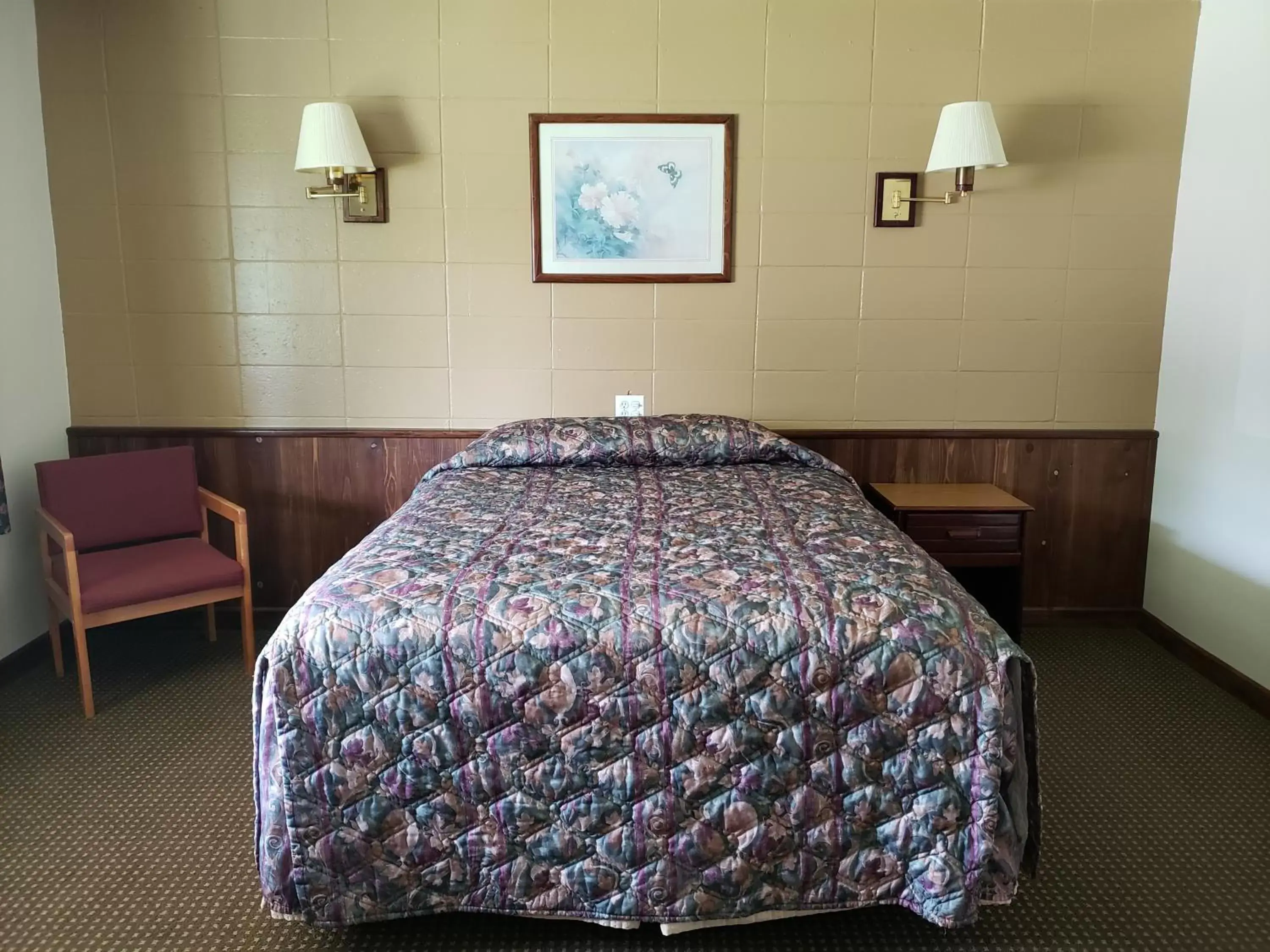 Bed in Spinning Wheel Motel