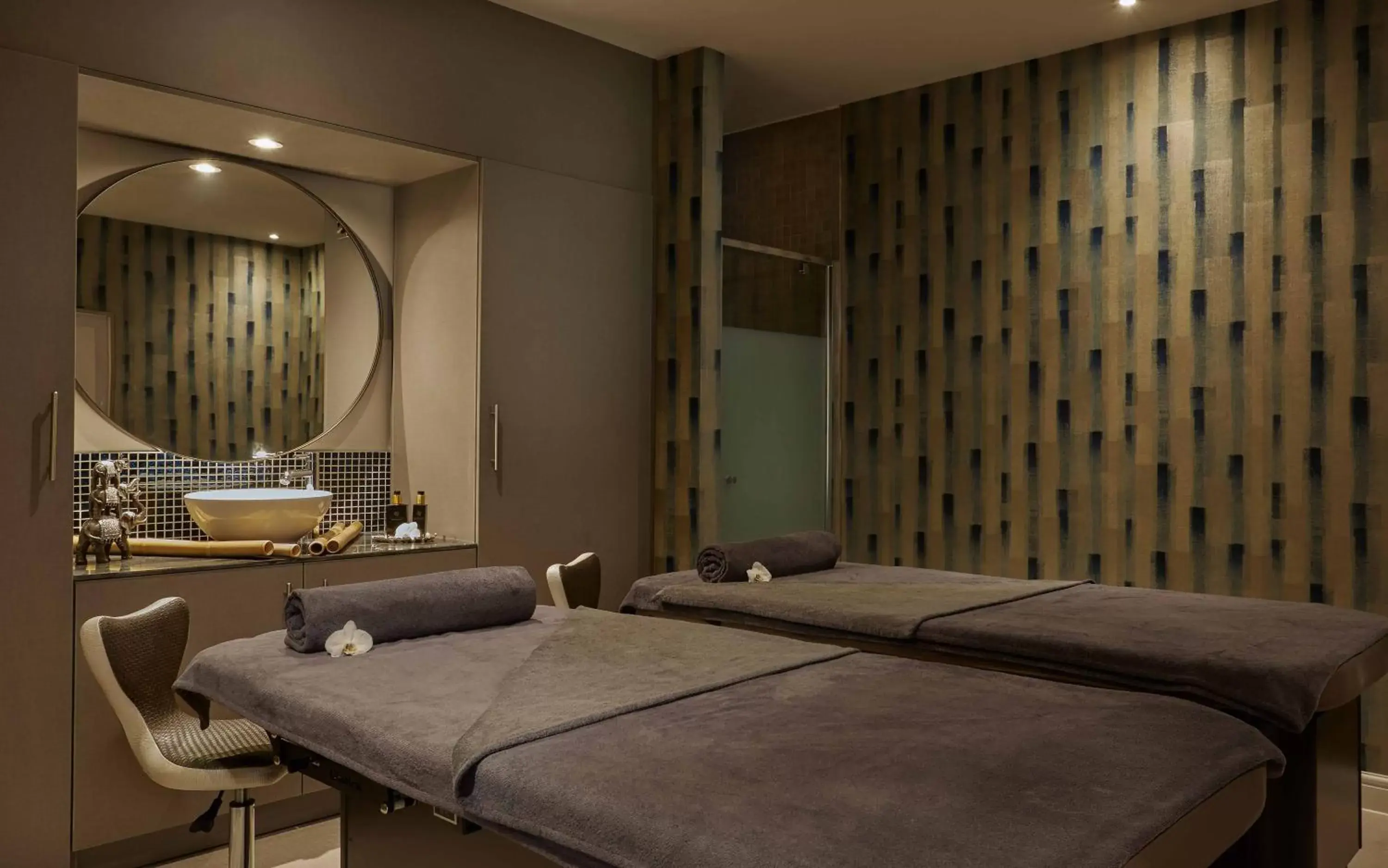 Massage, Bed in Lion Quays Resort