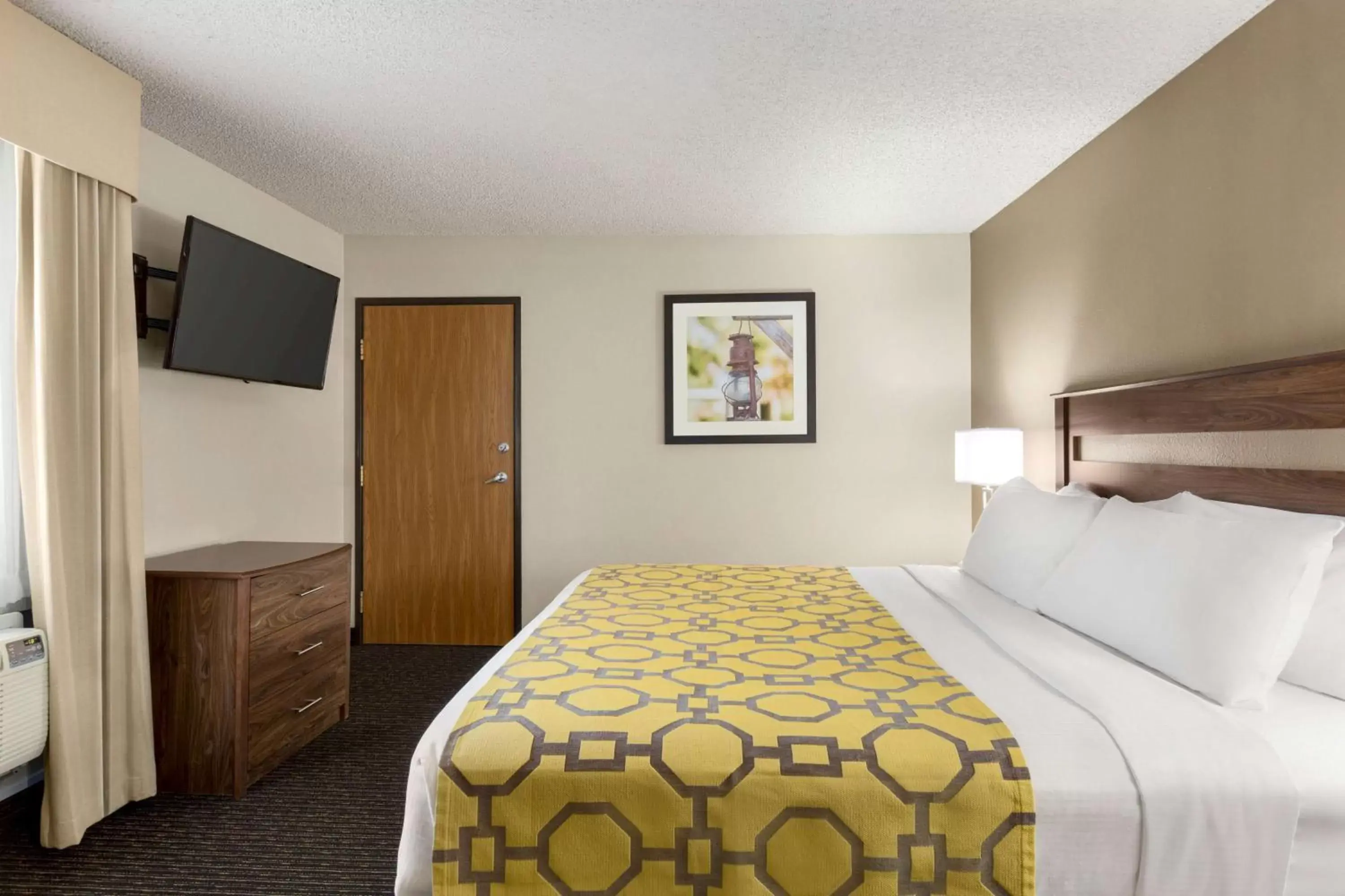 Photo of the whole room, Bed in Baymont by Wyndham Whitefish Photo of the whole room, Bed in Baymont by Wyndham Whitefish