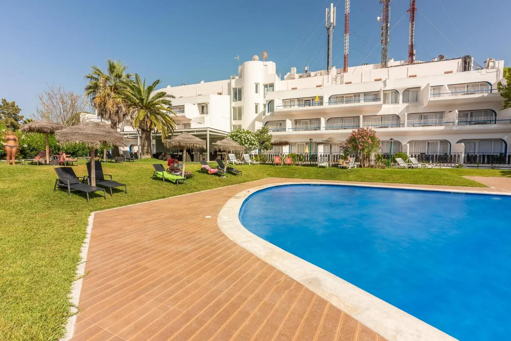 Swimming pool, Property Building in Carvoeiro Hotel