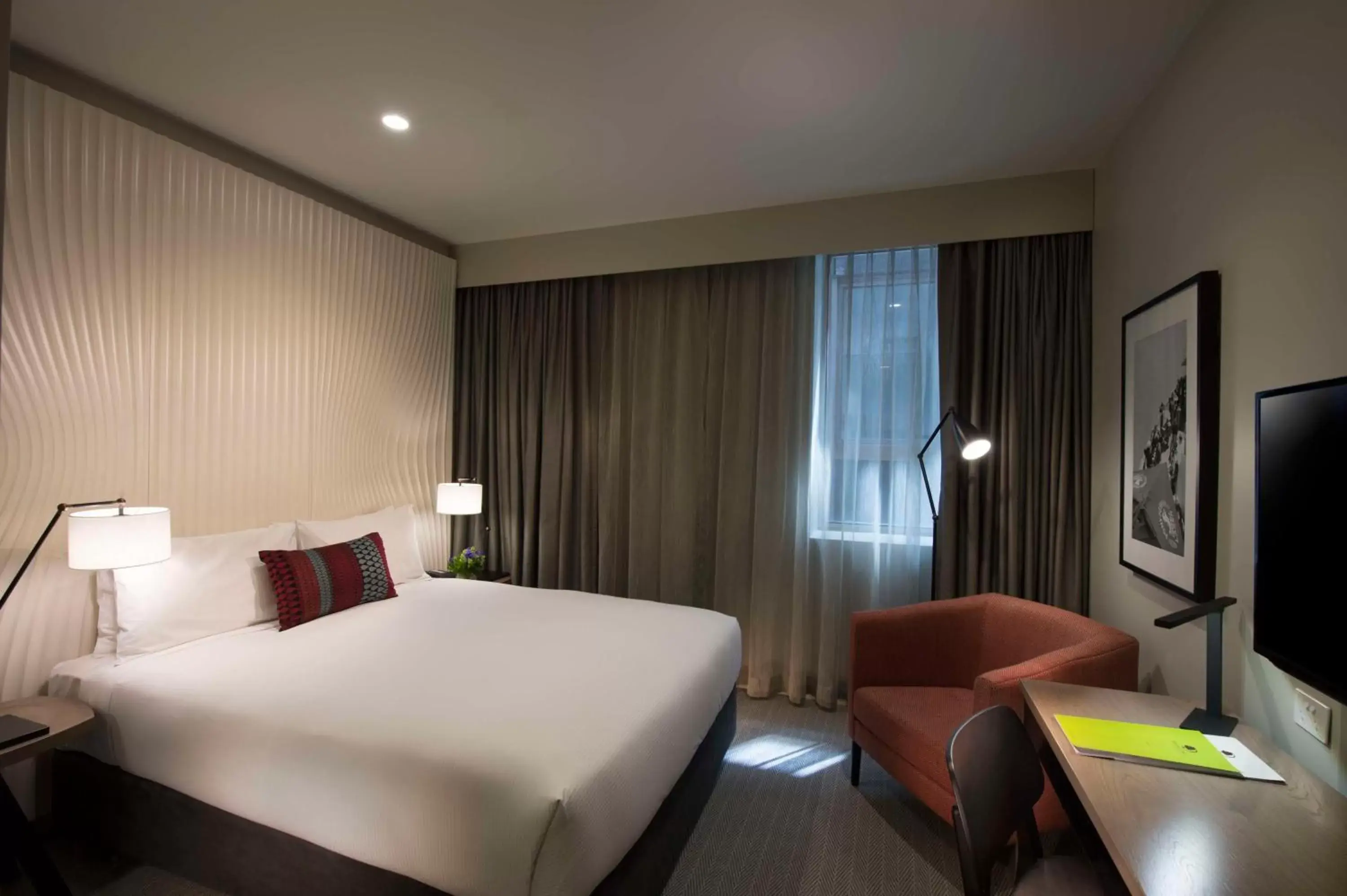 Bed in DoubleTree by Hilton Melbourne