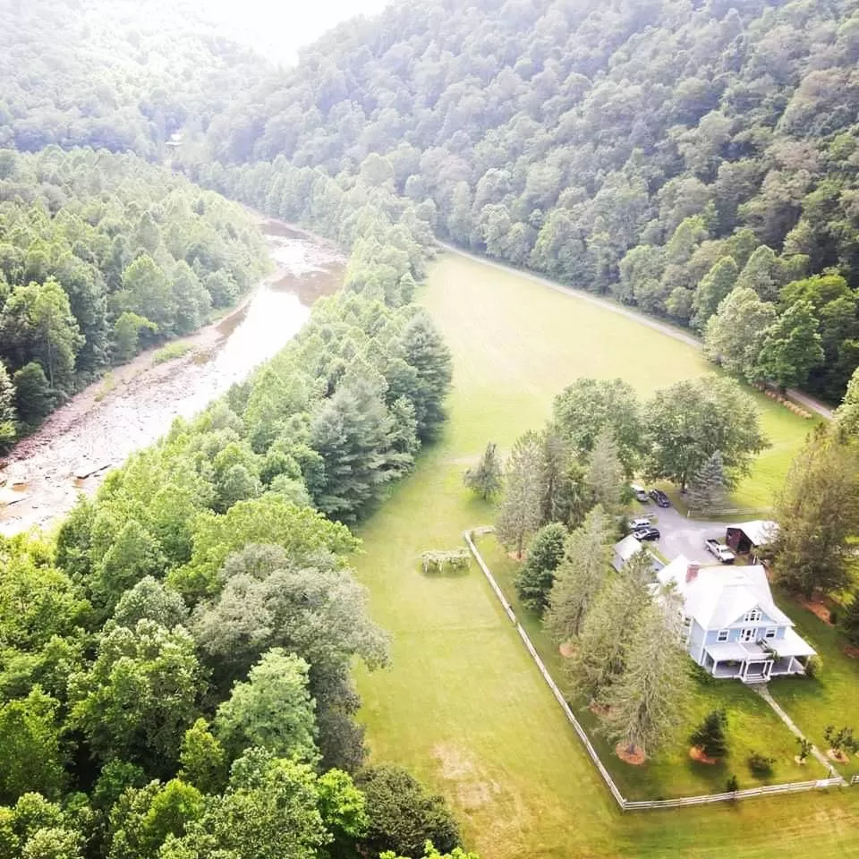 Day in Laurel River Club Bed & Breakfast or LRCBNB