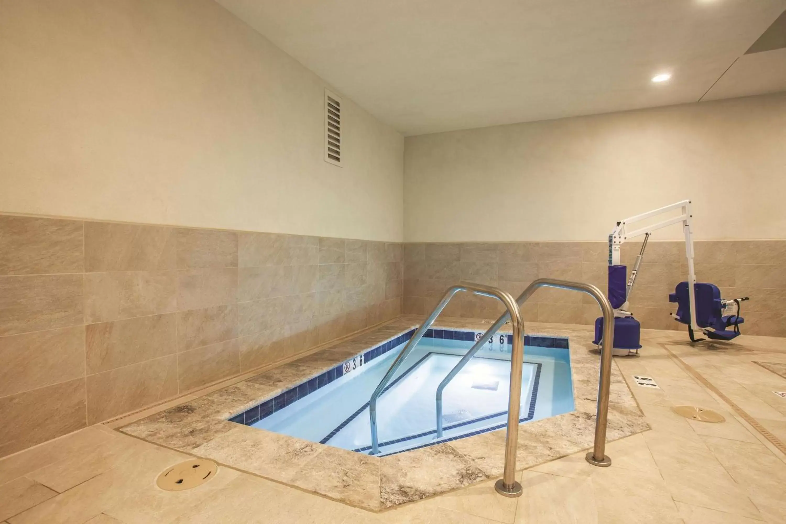 Hot Tub, Fitness Center/Facilities in La Quinta by Wyndham Morgan Hill-San Jose South