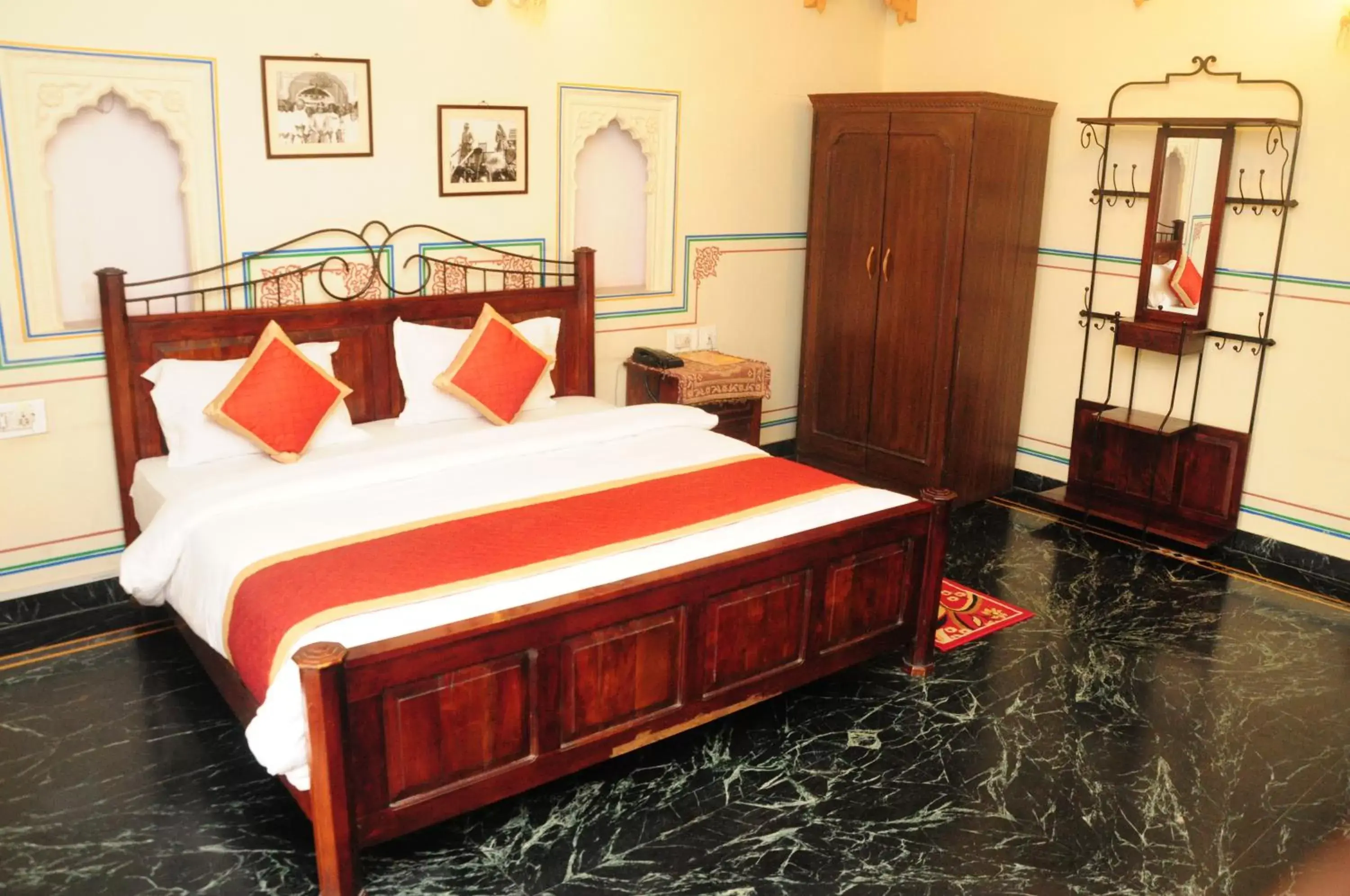 Photo of the whole room, Bed in Sajjan Niwas