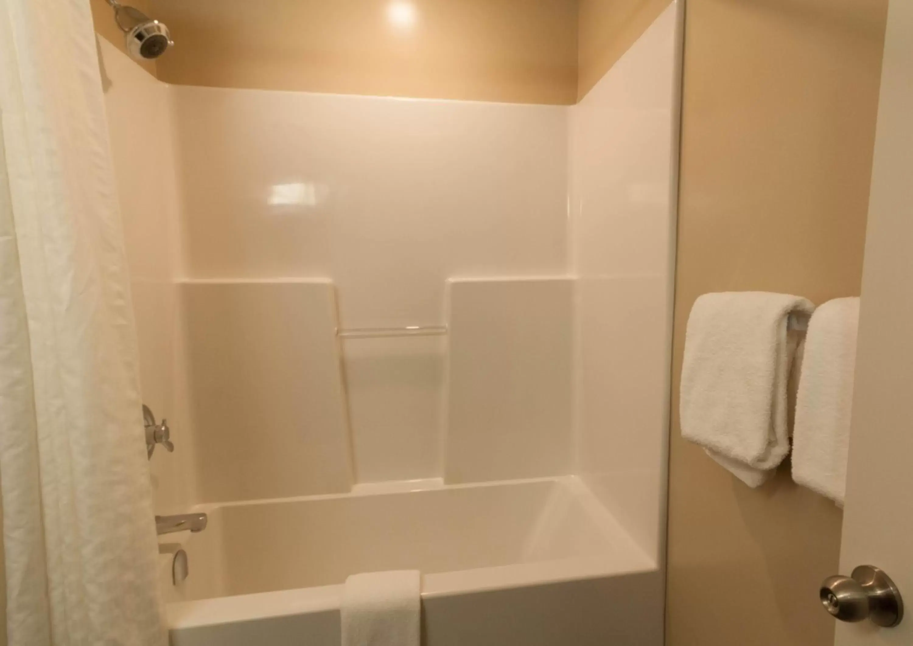 Double Room with Kitchenette in BCMInns - Peace River Double Room with Kitchenette in BCMInns - Peace River