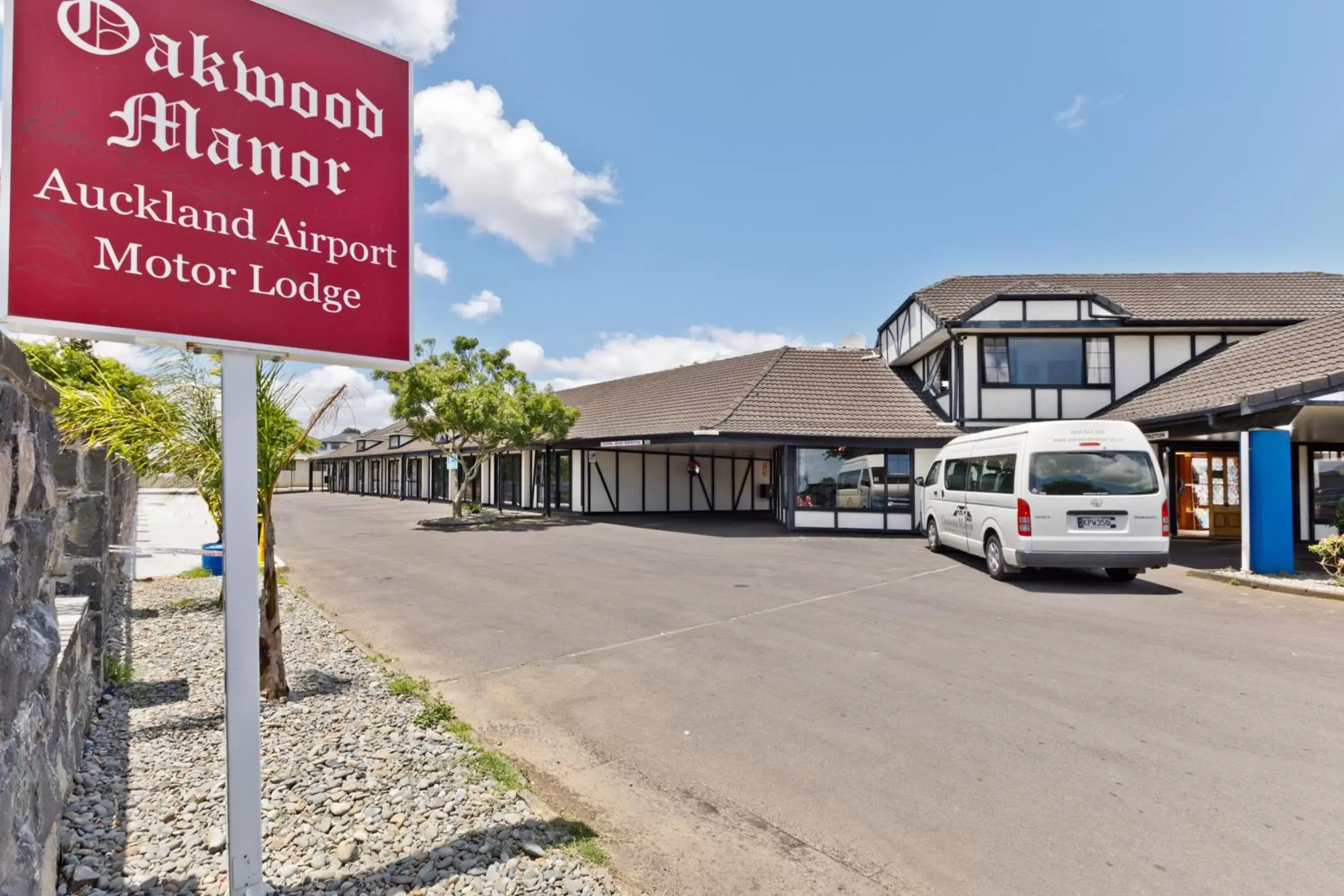 Property Building in Oakwood Manor Motor Lodge