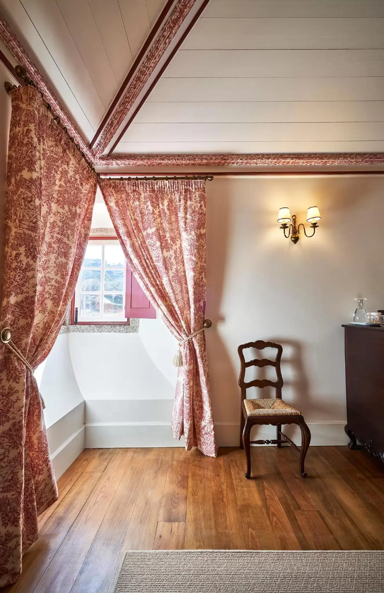 Bedroom, Seating Area in Casa da Portela de Sampriz