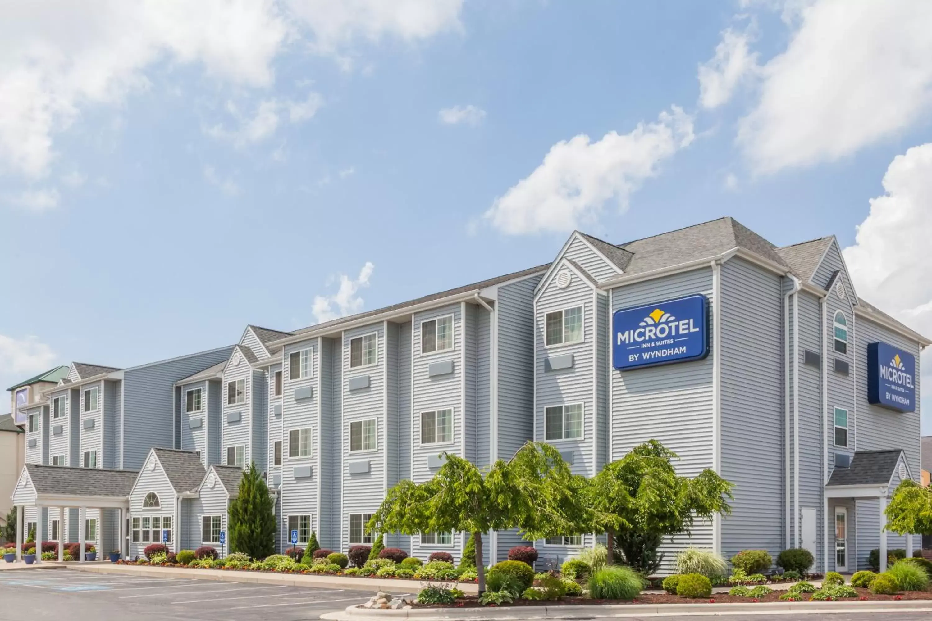 Property building in Microtel Inn and Suites Elkhart Property building in Microtel Inn and Suites Elkhart
