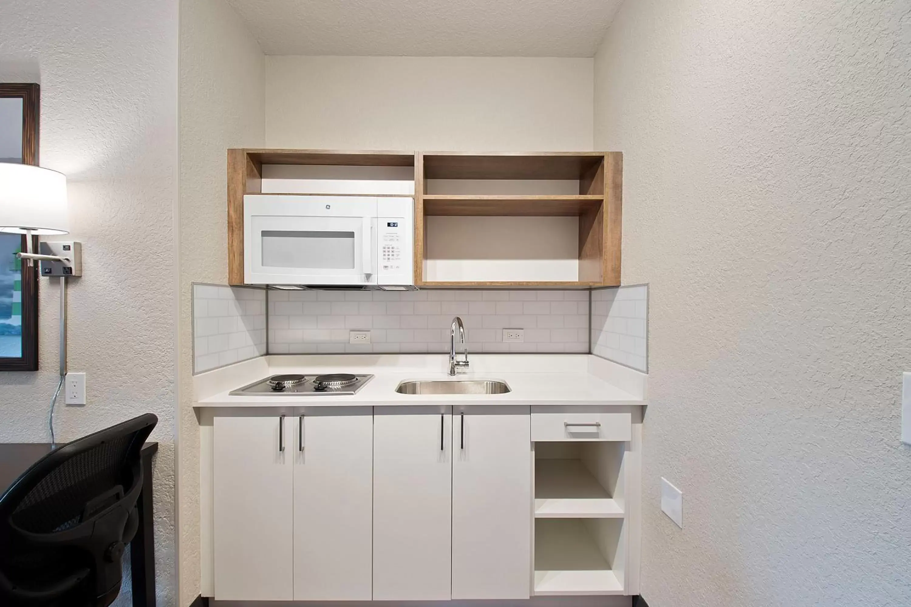 Kitchen or kitchenette, Kitchen/Kitchenette in Extended Stay America Premier Suites - Miami - Airport - Doral - 25th Street