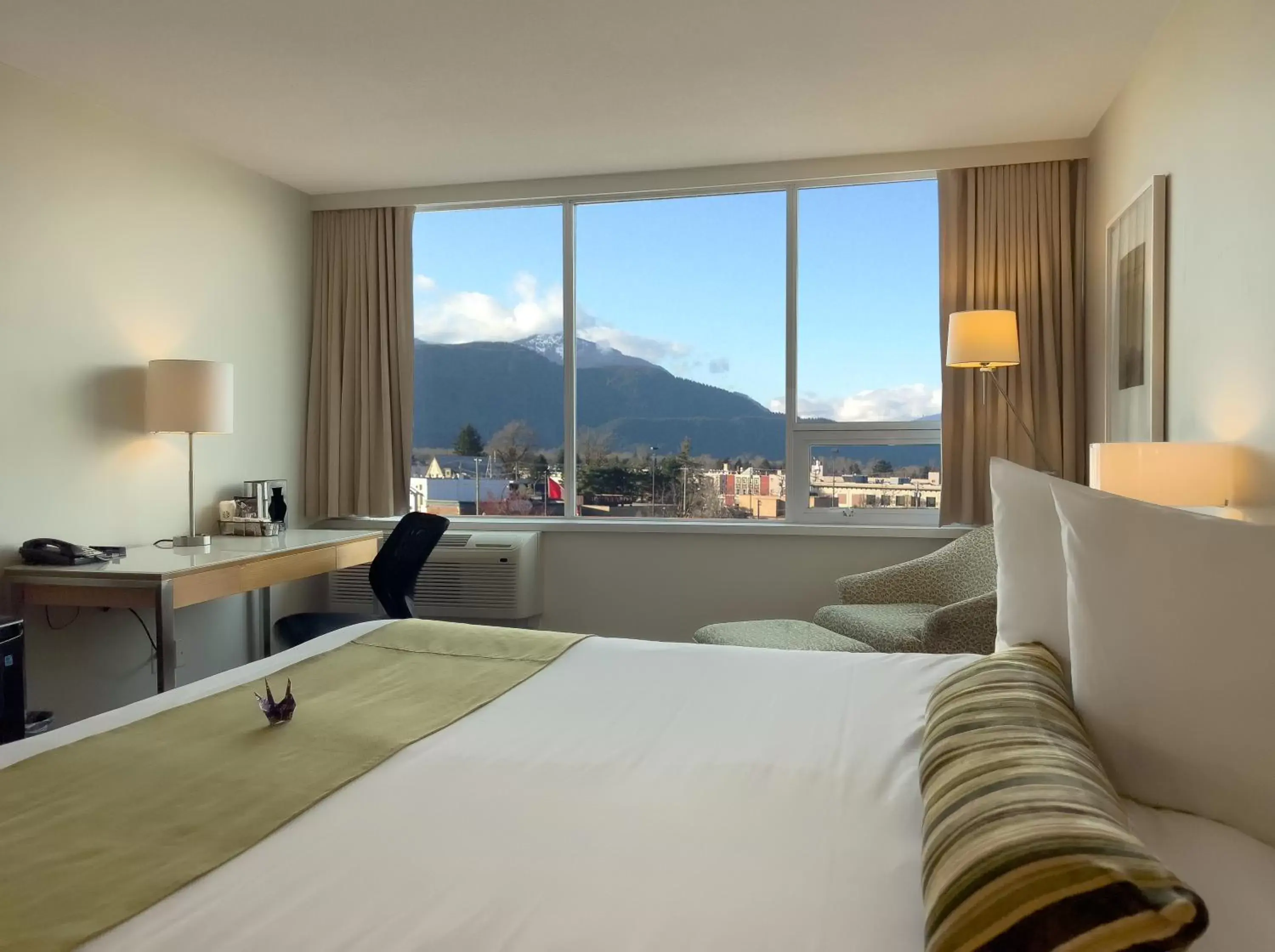 View (from property/room), Mountain View in Coast Chilliwack Hotel by APA