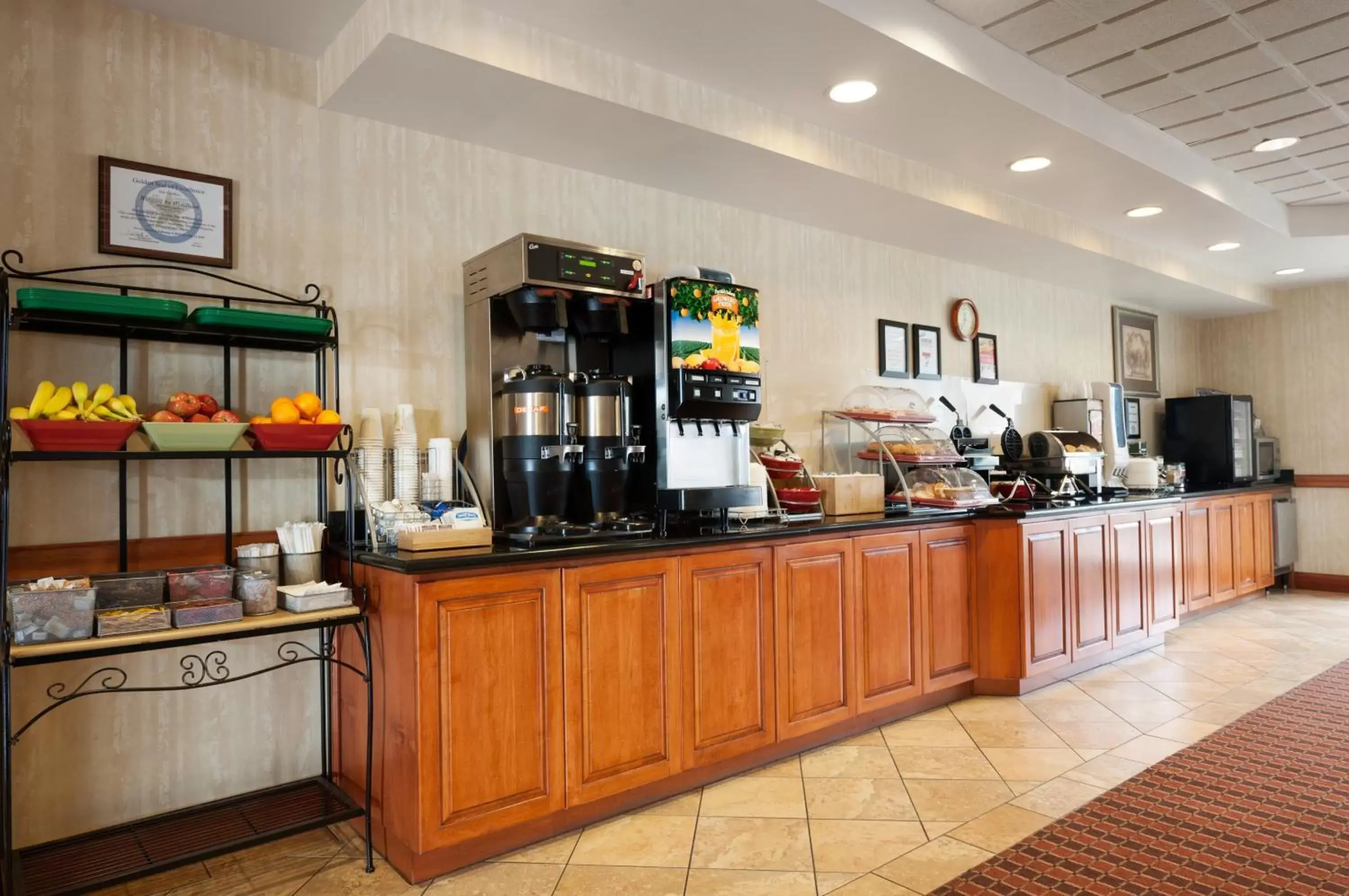 Food, Restaurant/Places to Eat in Wingate by Wyndham Parkersburg - Vienna