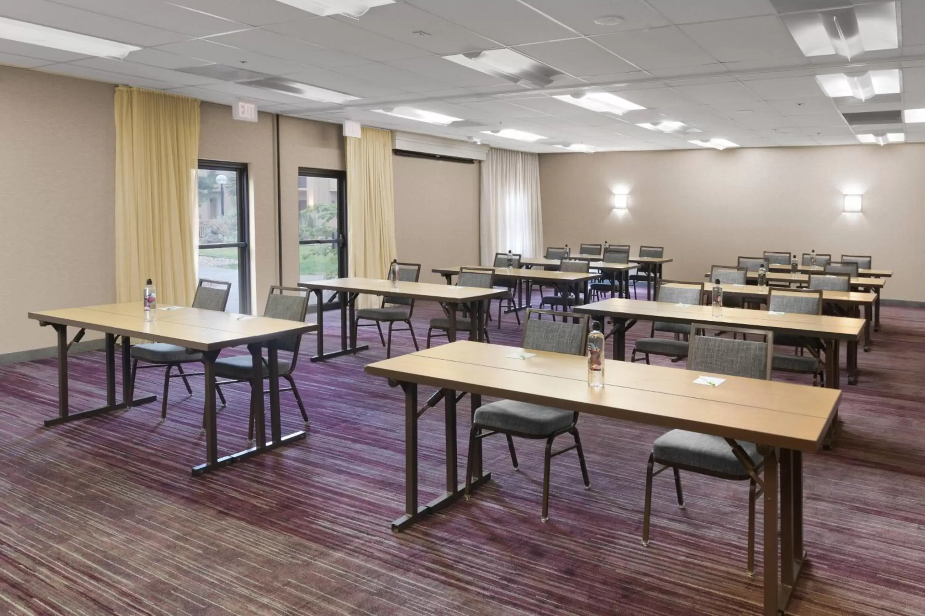 Meeting/conference room in Courtyard by Marriott Albuquerque Airport