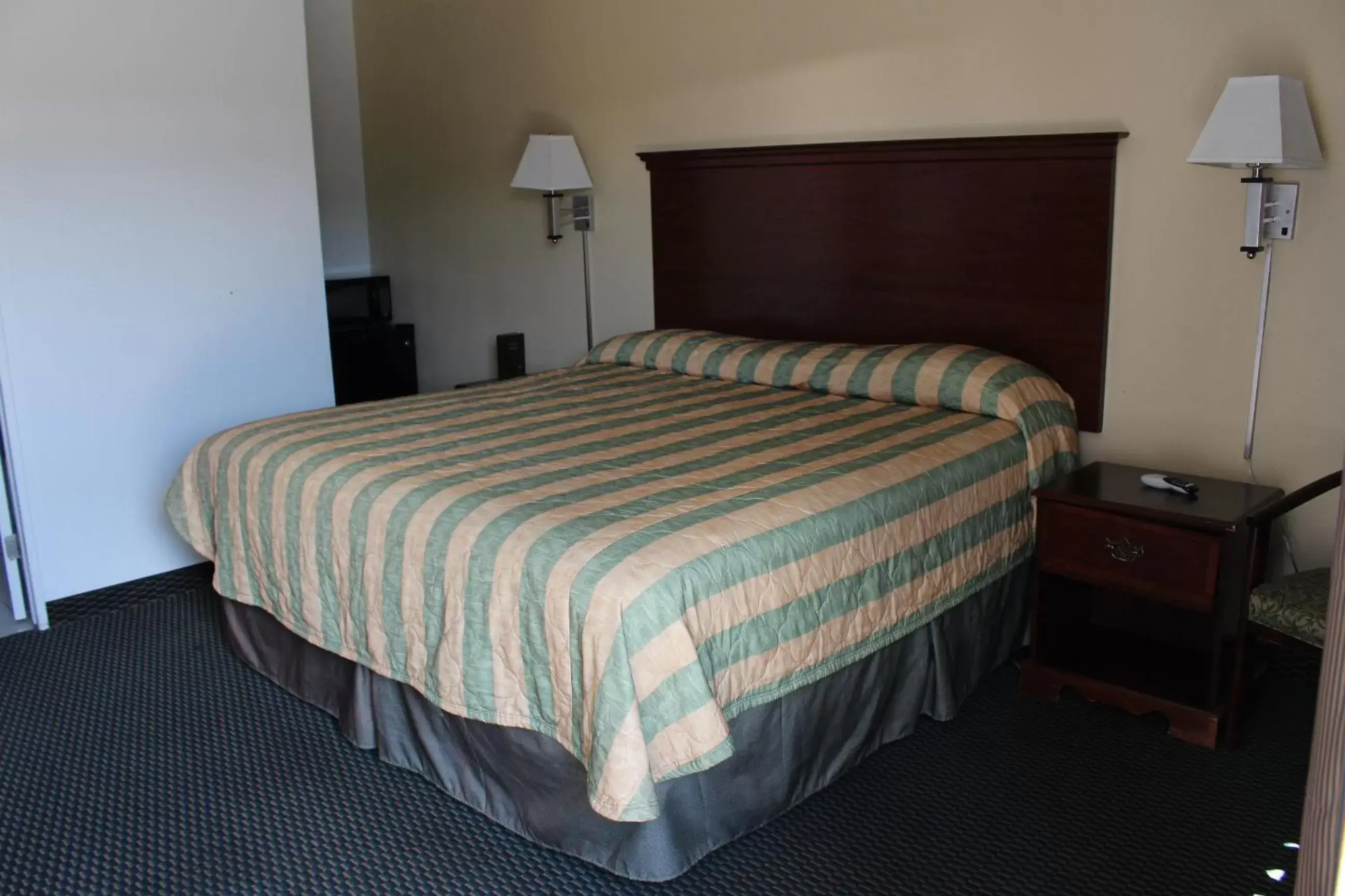 Bed in Deluxe Inn Fort Stockton