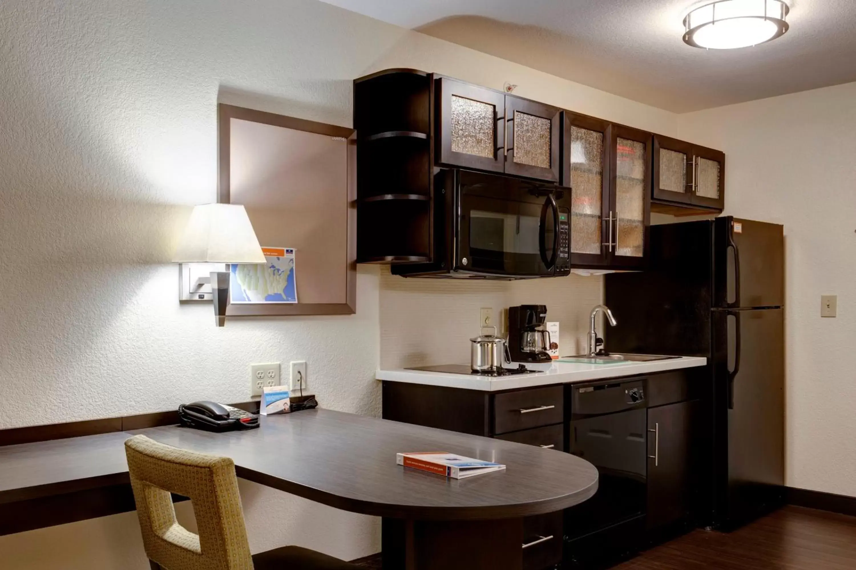 Photo of the whole room, Kitchen/Kitchenette in Candlewood Suites Manhattan, an IHG Hotel