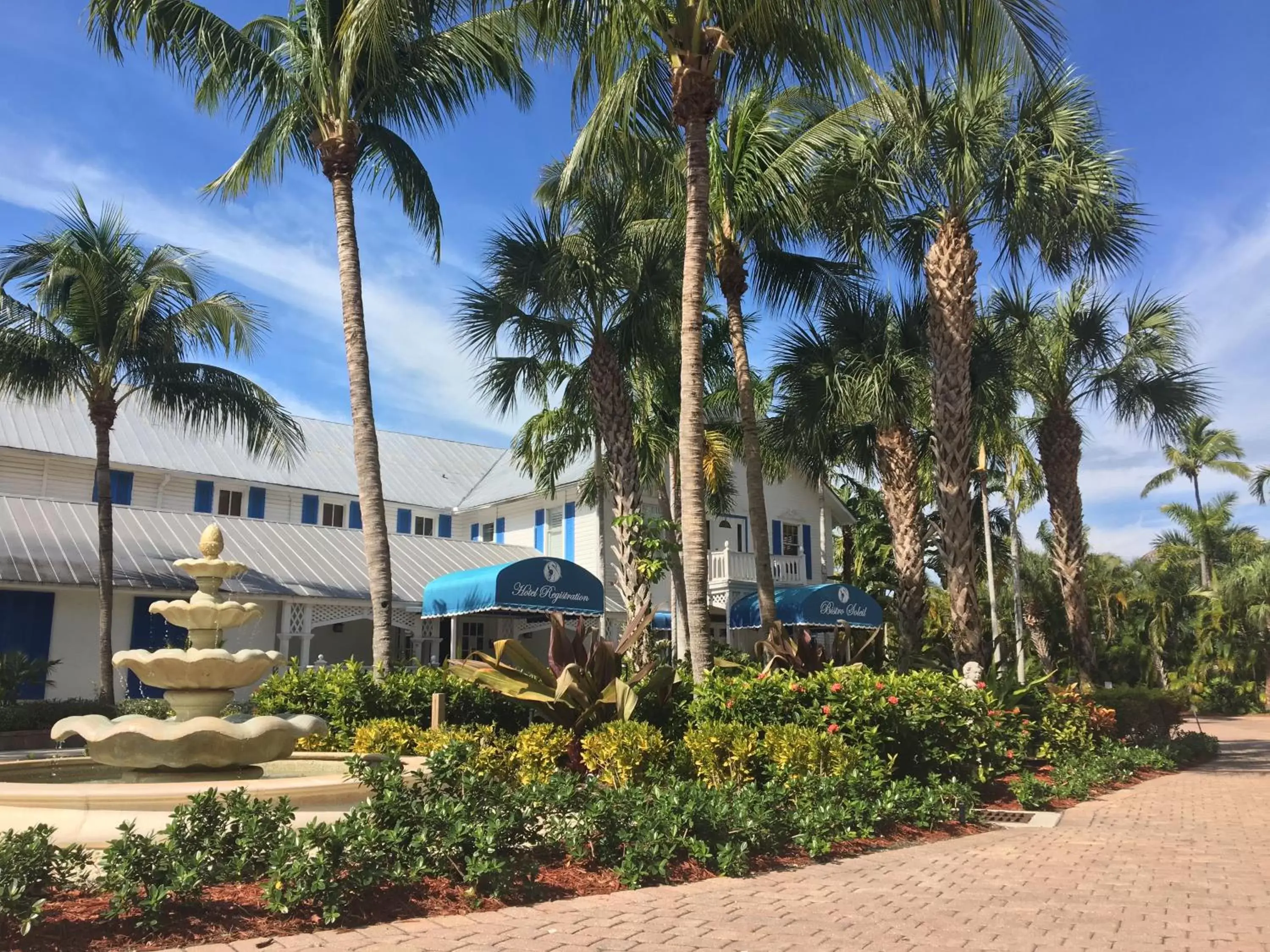 Facade/entrance, Property Building in Olde Marco Island Inn and Suites