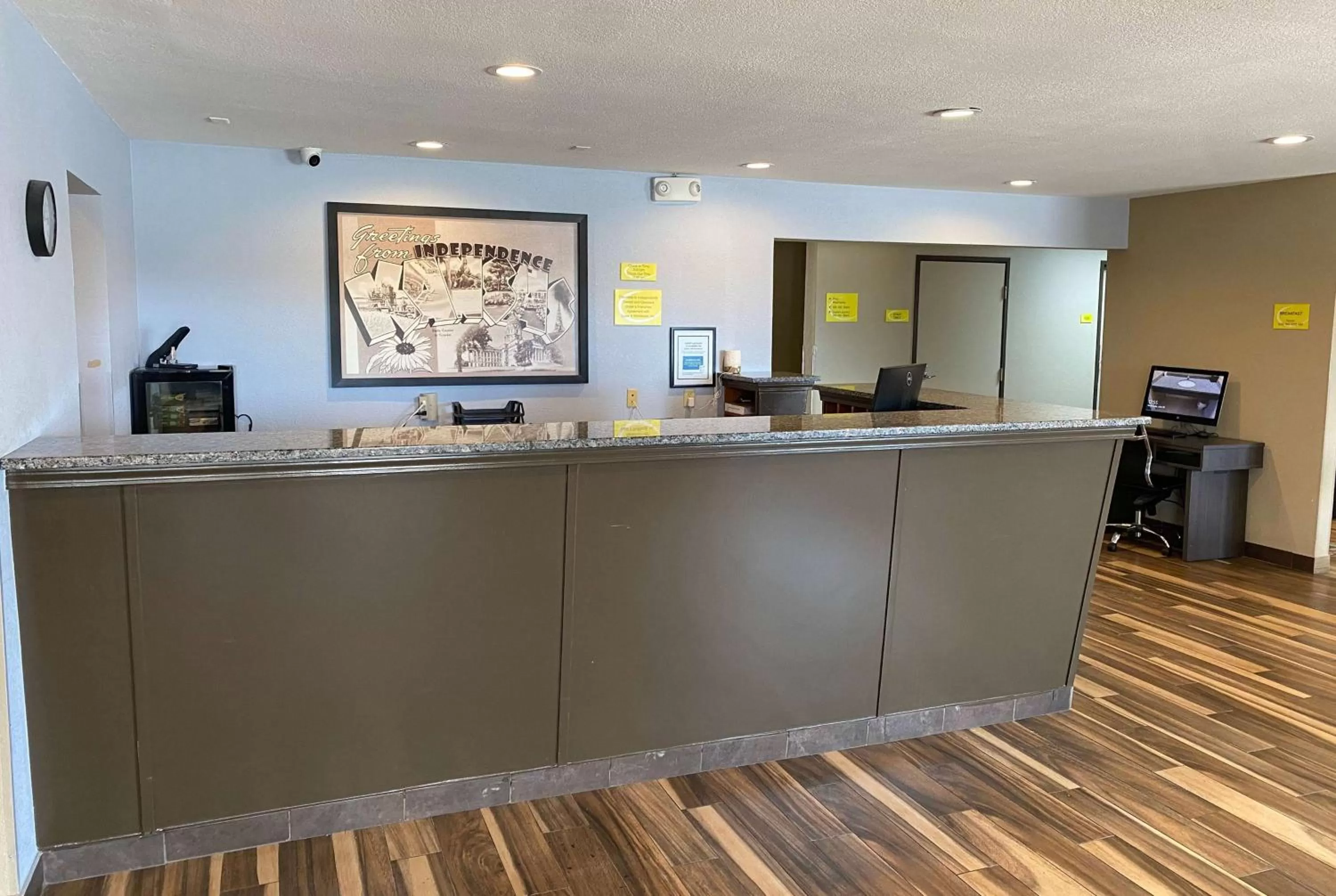 Lobby or reception in Super 8 by Wyndham Independence KS