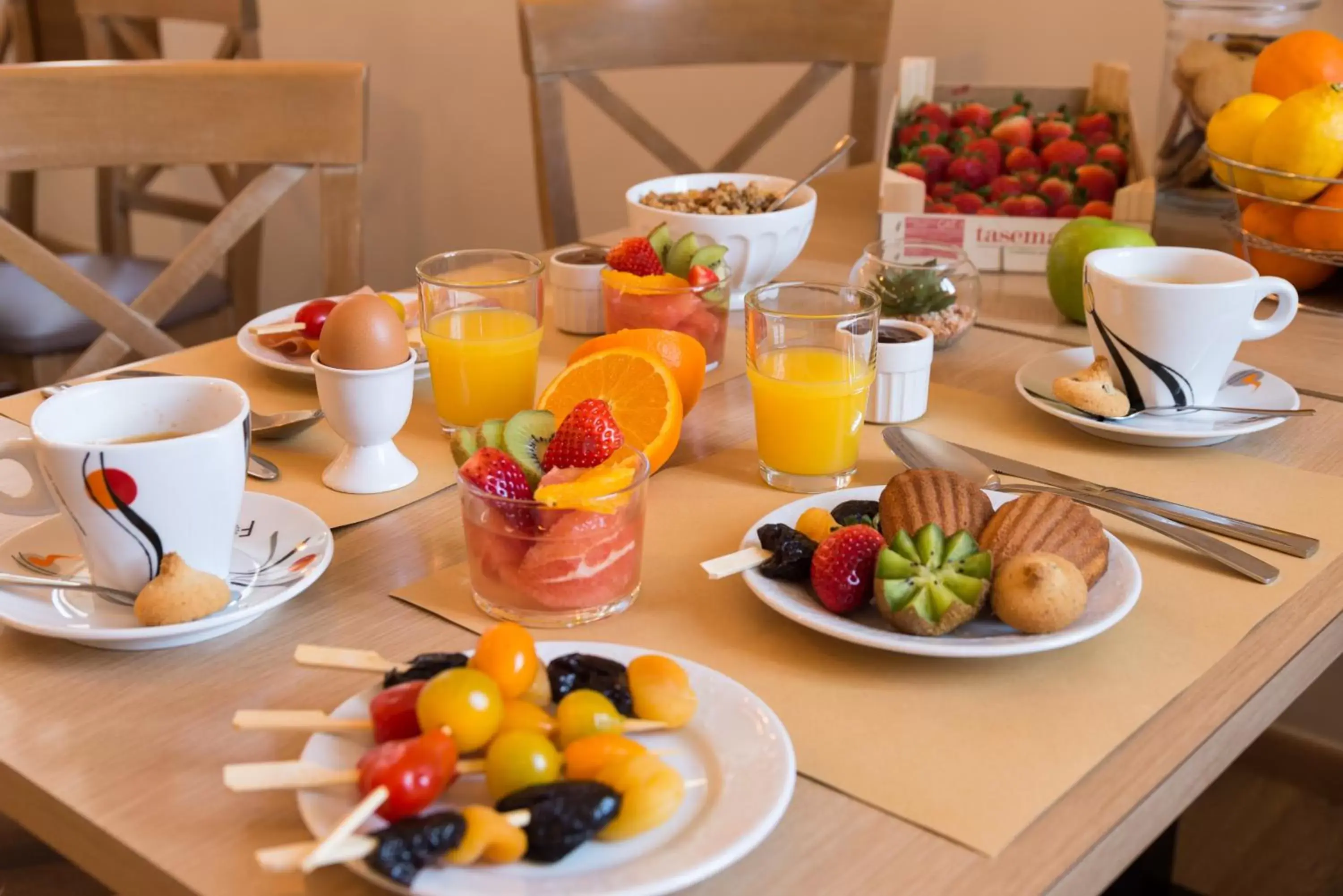 Breakfast in The Originals Boutique, Grand Hôtel de la Gare, Toulon