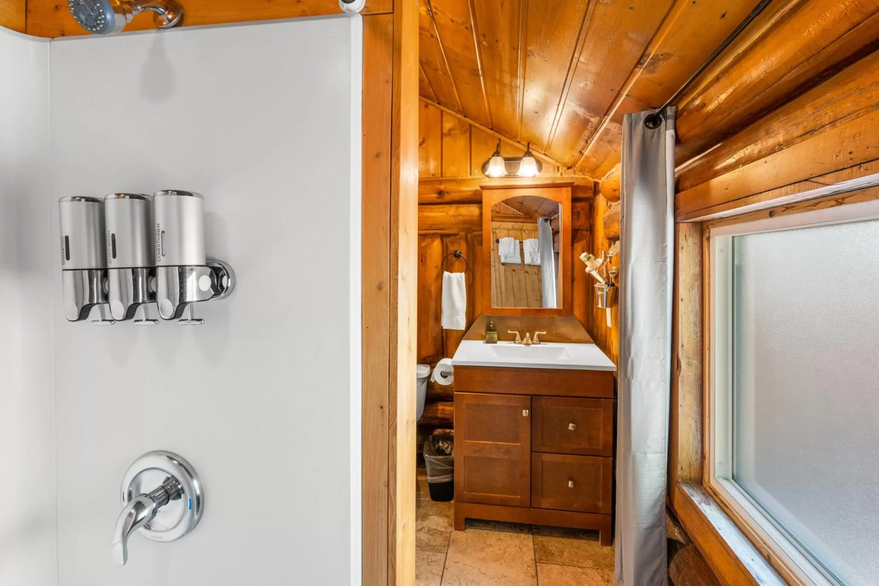 Shower, Bathroom in The Bucking Moose
