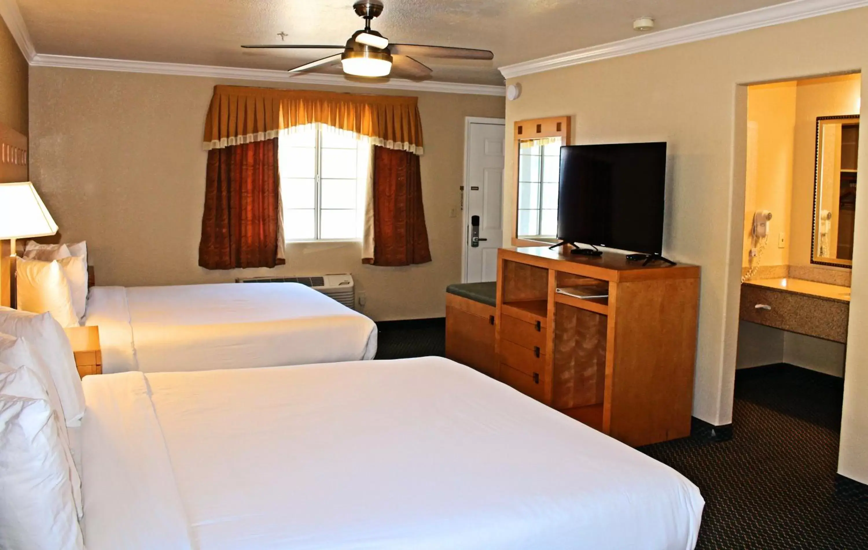 Bed in Lake Point Lodge Bed in Lake Point Lodge