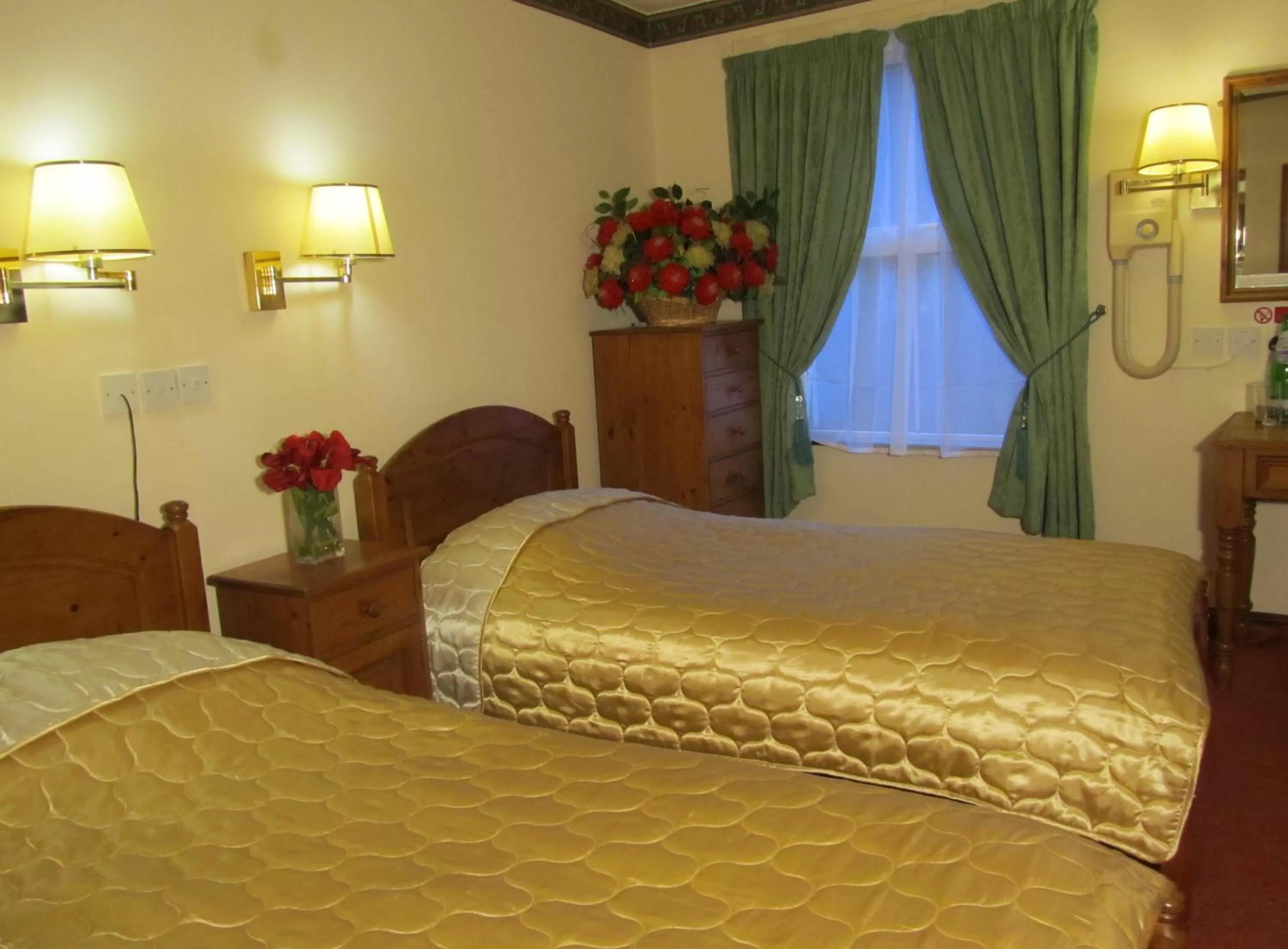 Photo of the whole room, Bed in Garden Hotel