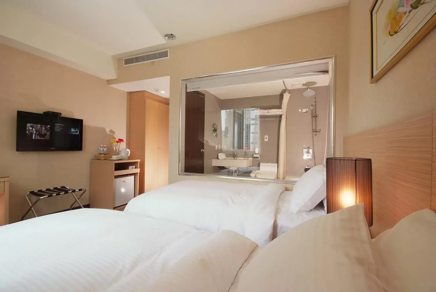 Bed in The Metro Hotel Taichung
