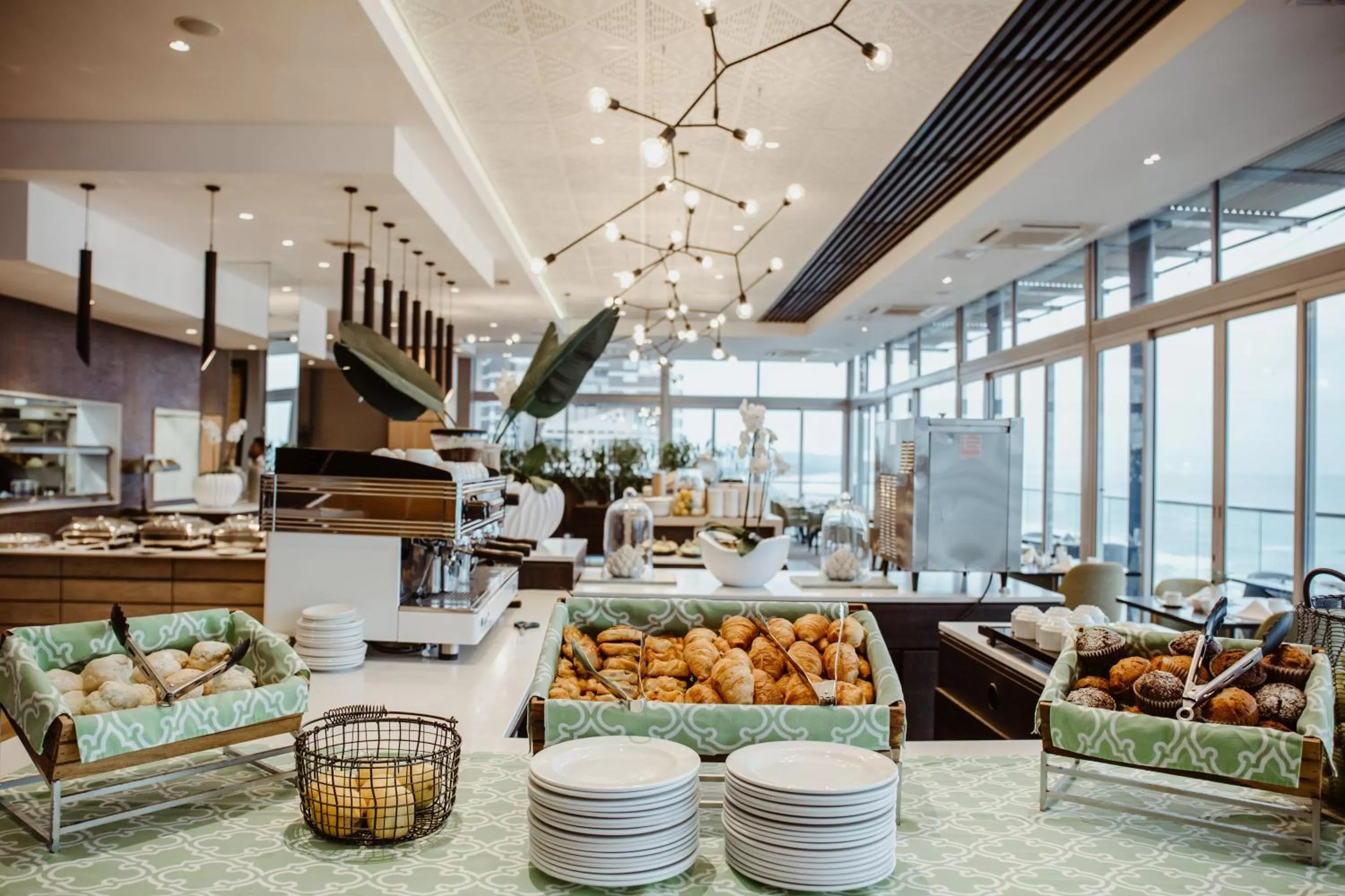 Restaurant/places to eat in Belaire Suites Hotel