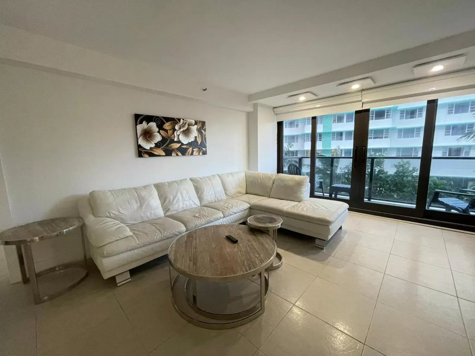 Living room, Seating Area in The Alexander Beach Residences