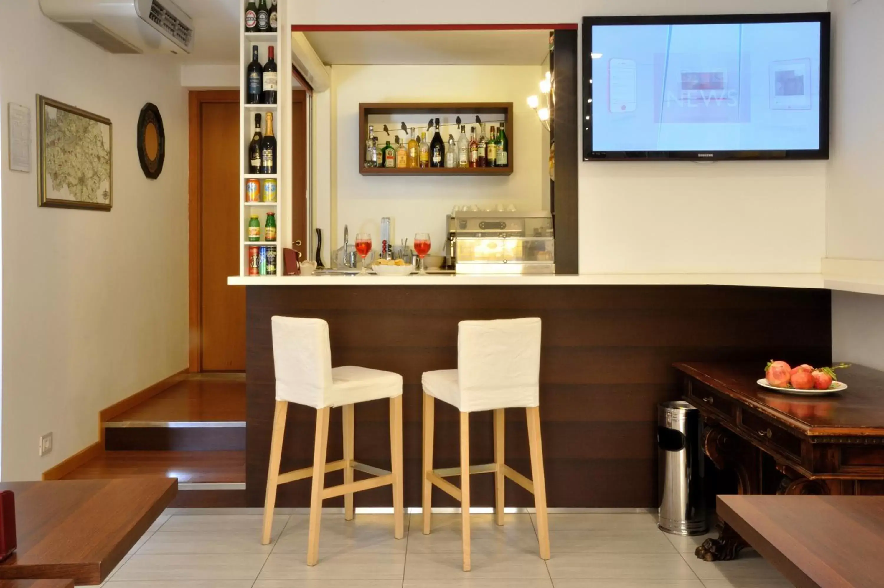 Lounge or bar, Restaurant/Places to Eat in Hotel Mezzaluna