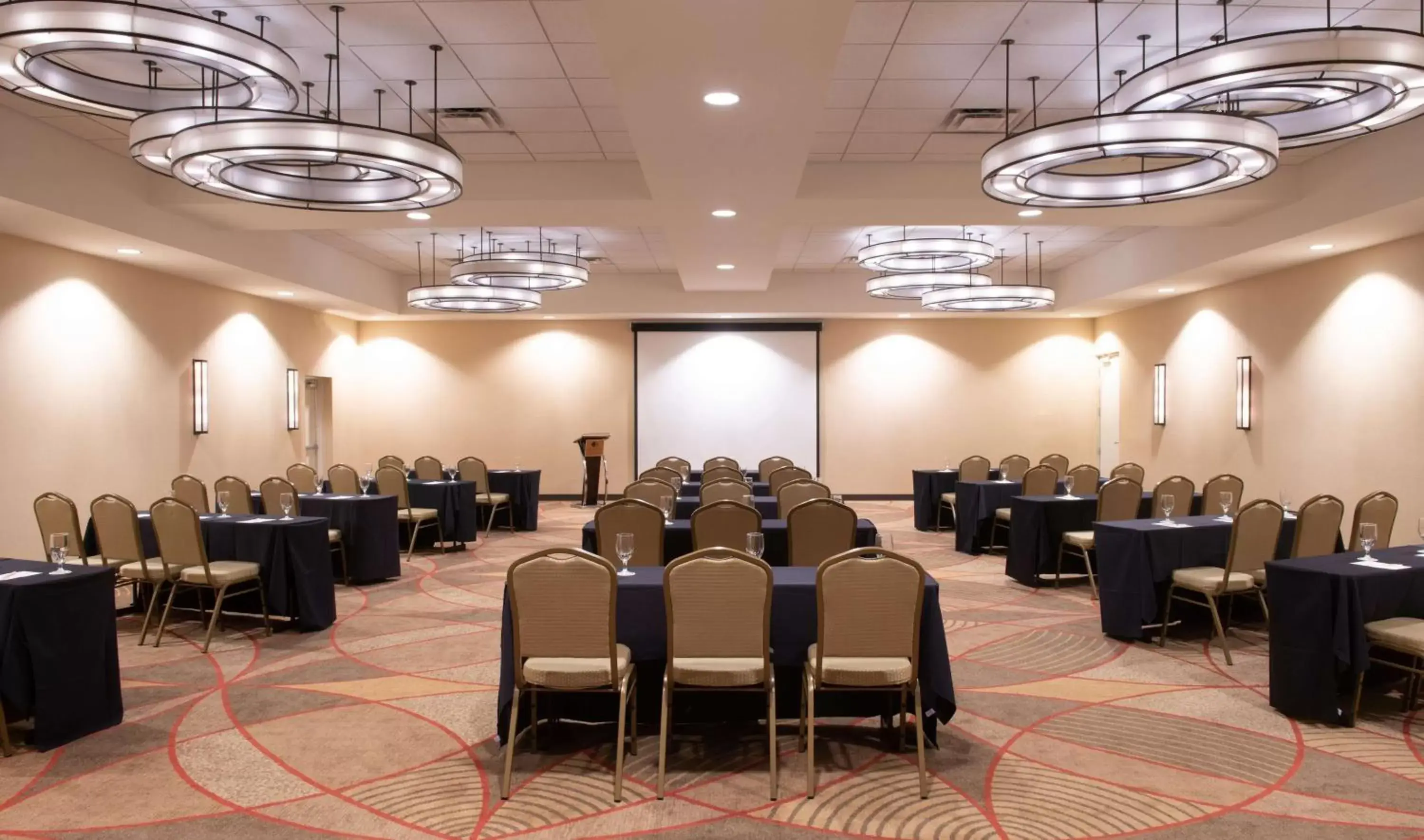 Meeting/conference room in DoubleTree Hotel & Suites Charleston Airport