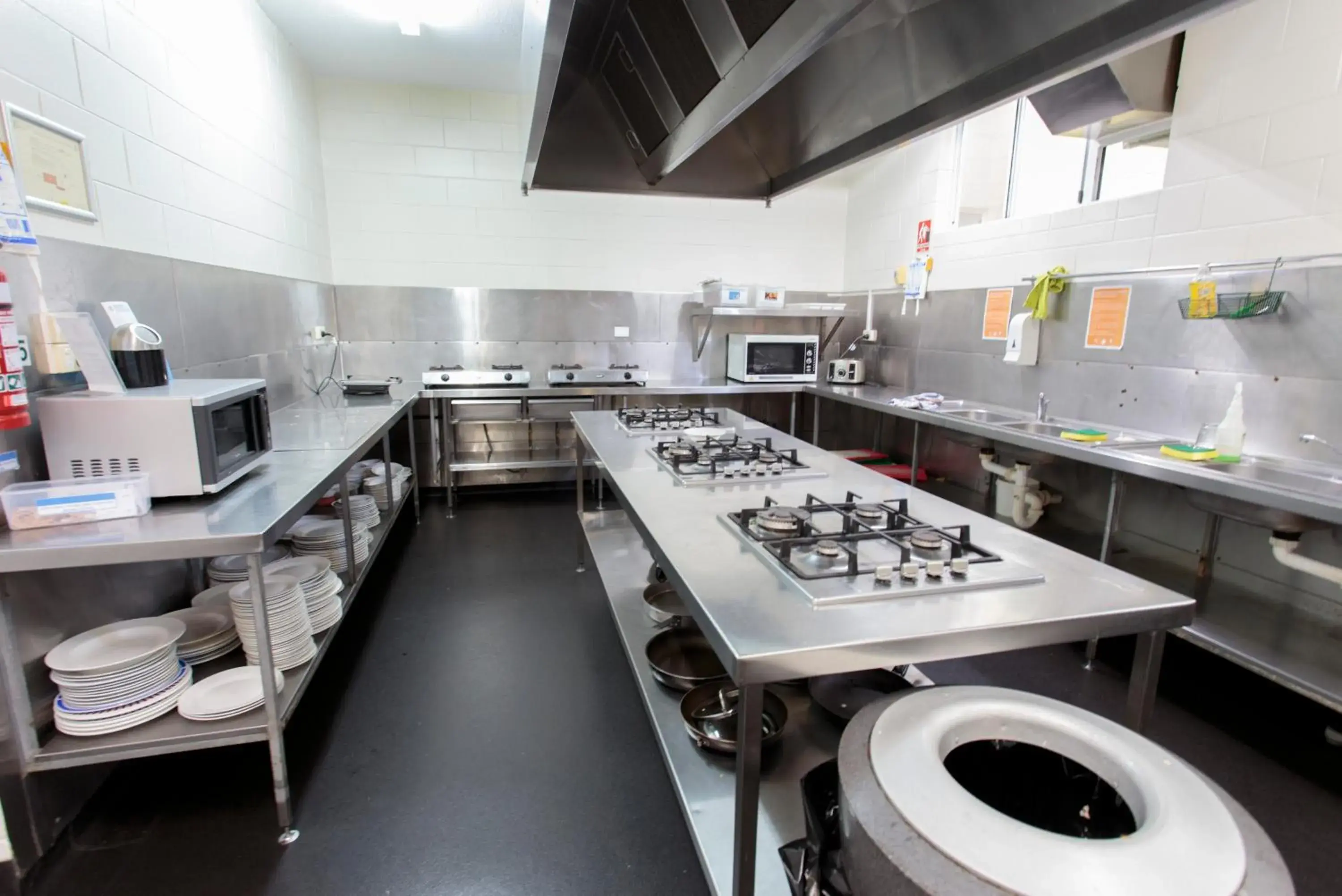 Kitchen or kitchenette, Kitchen/Kitchenette in Cairns Central YHA