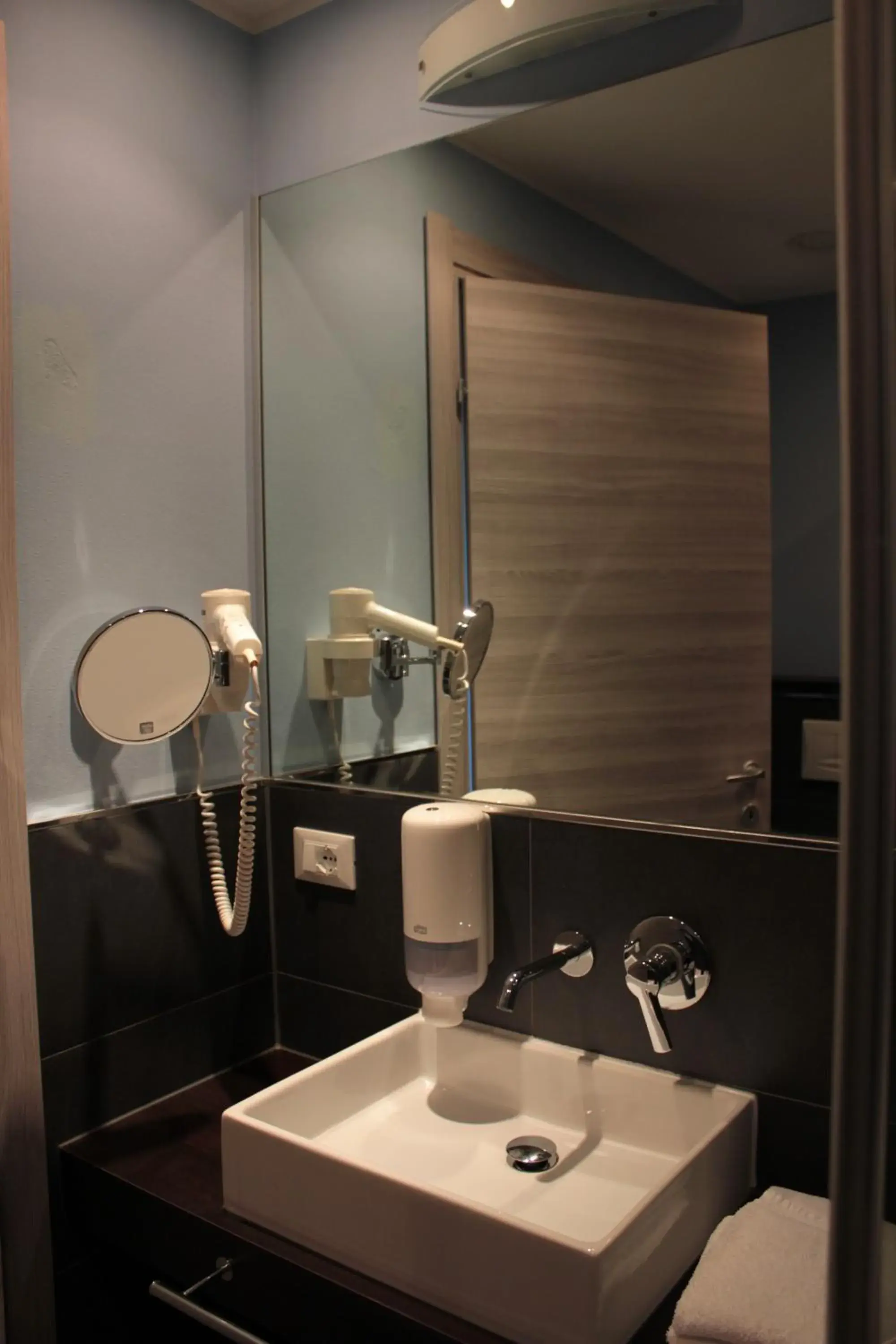 Toilet, Bathroom in Mansio Residence & Hotel