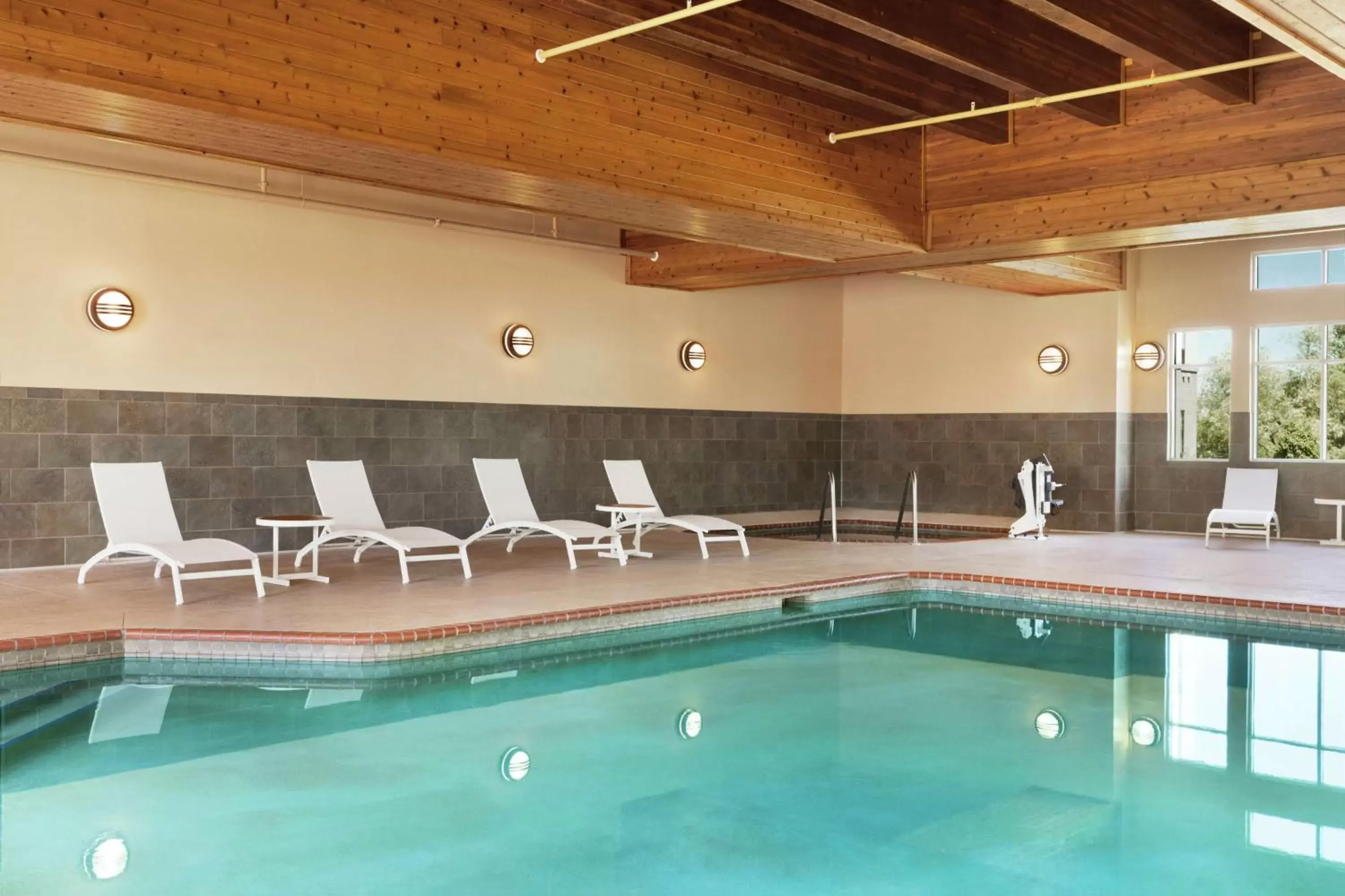 Hot Tub, Swimming Pool in Hampton Inn & Suites Rogers