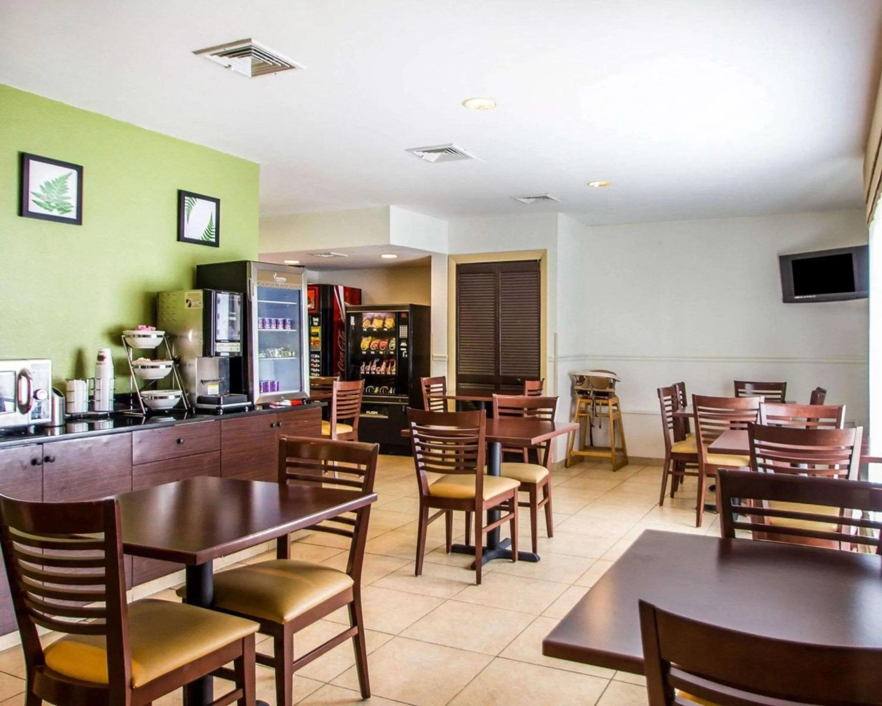 Restaurant/places to eat in Sleep Inn & Suites Niantic North