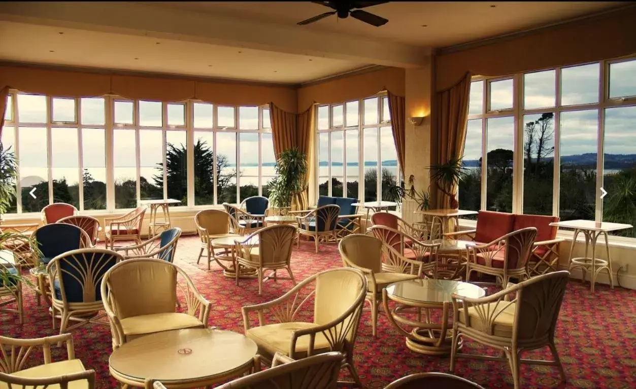 Lounge or bar in The Devoncourt Resort