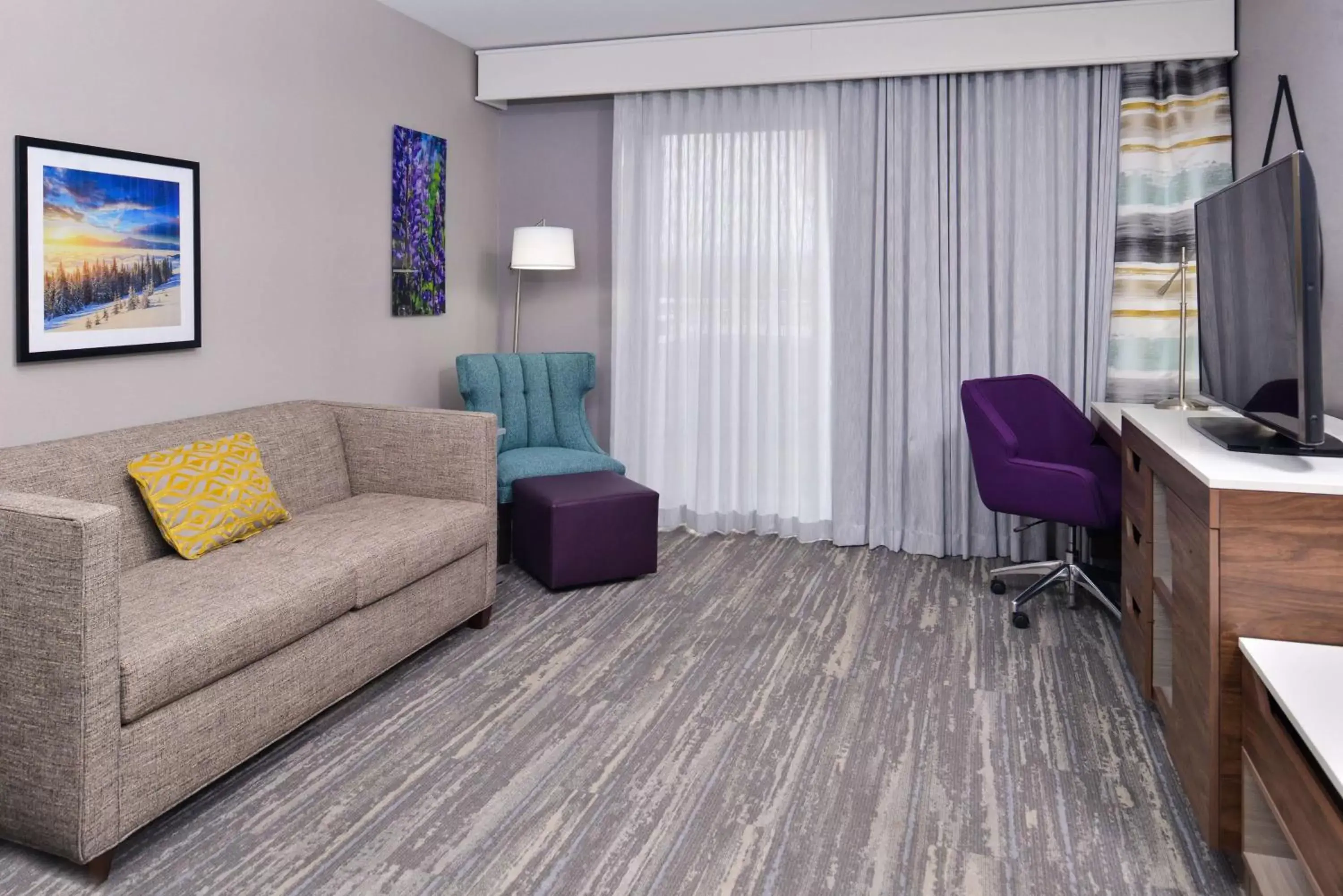 Bedroom, Seating Area in Hampton Inn & Suites Boise/Spectrum