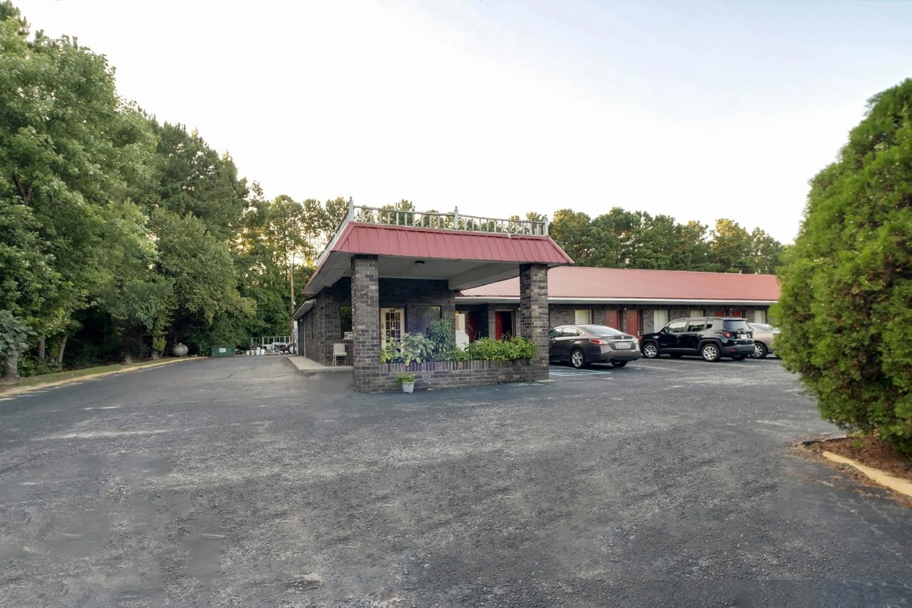 Facade/entrance in OYO Hotel Manning SC