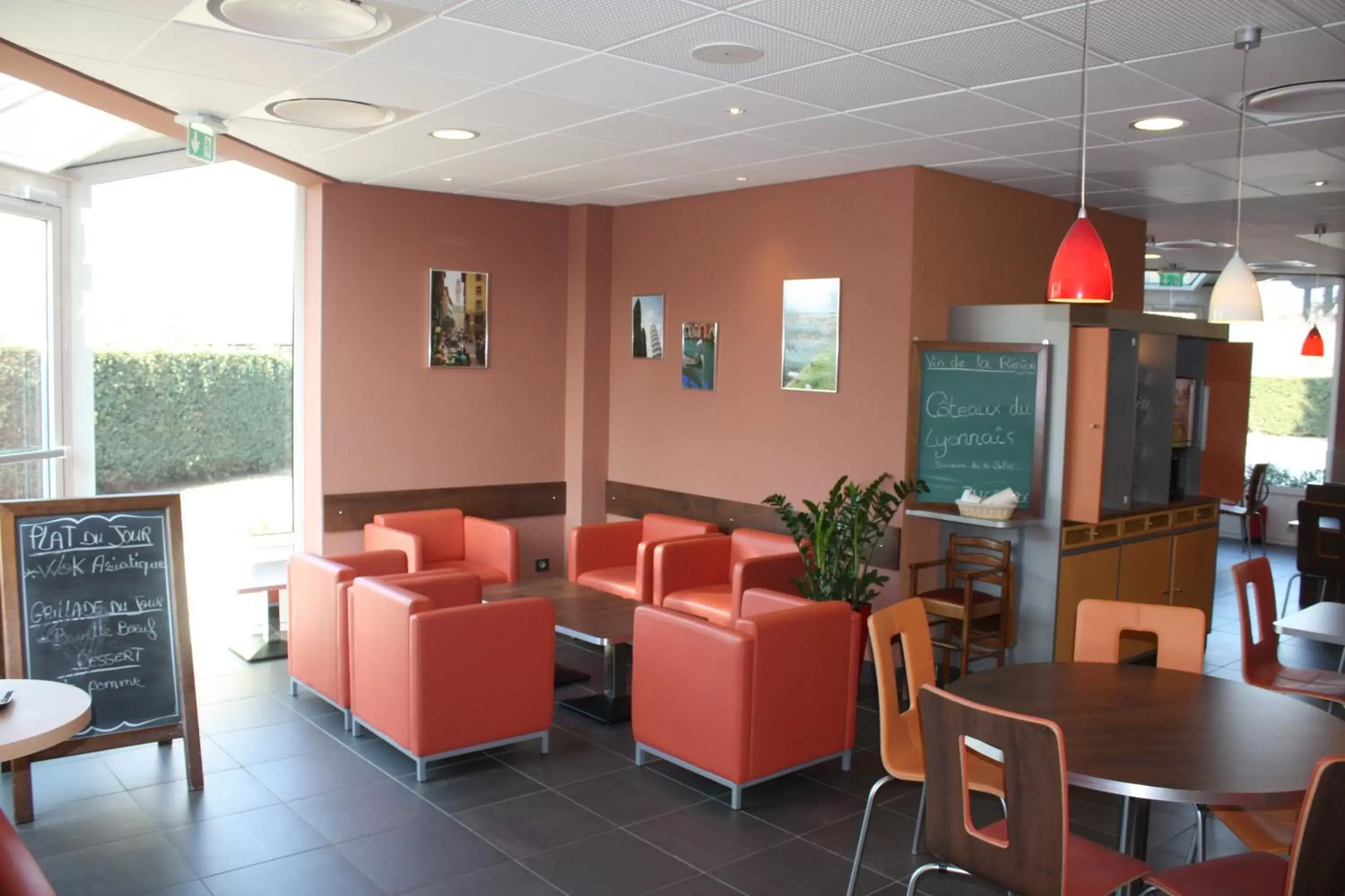 Lounge or bar, Lounge/Bar in IBIS Lyon Sud Chasse Sur Rhône