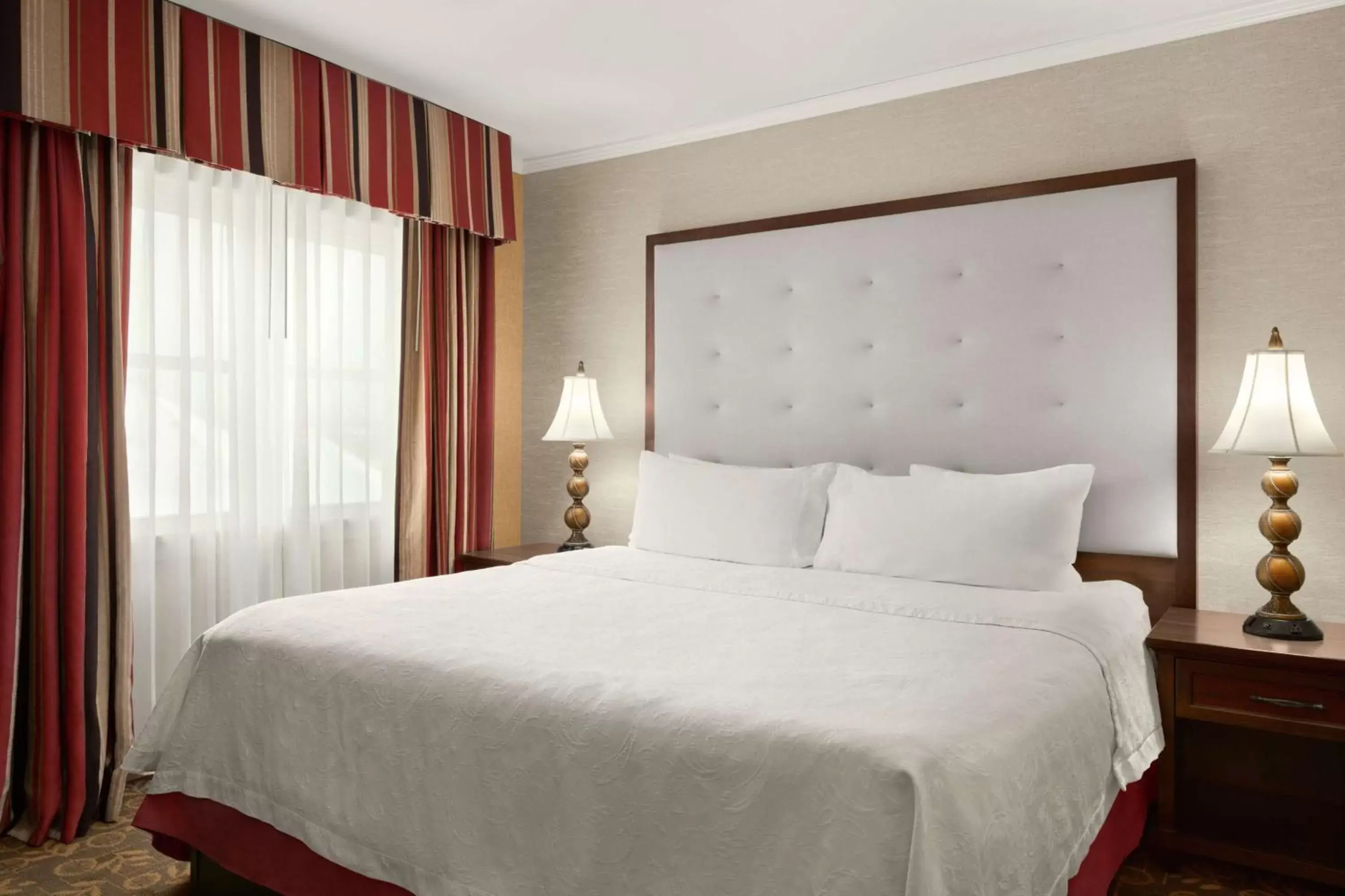 Bed in Homewood Suites Syracuse-Liverpool