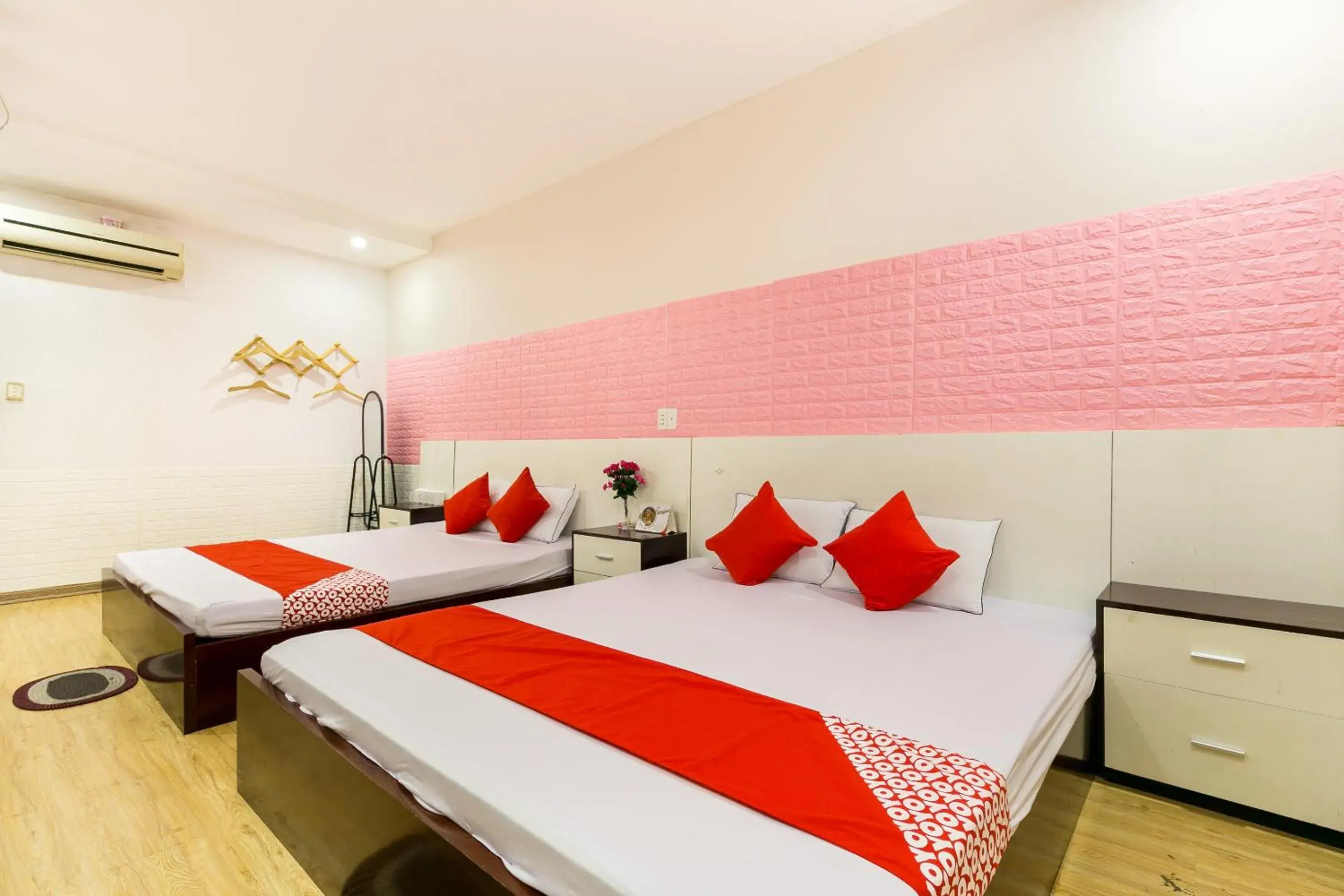 Bedroom, Bed in OYO 373 Habana Hotel