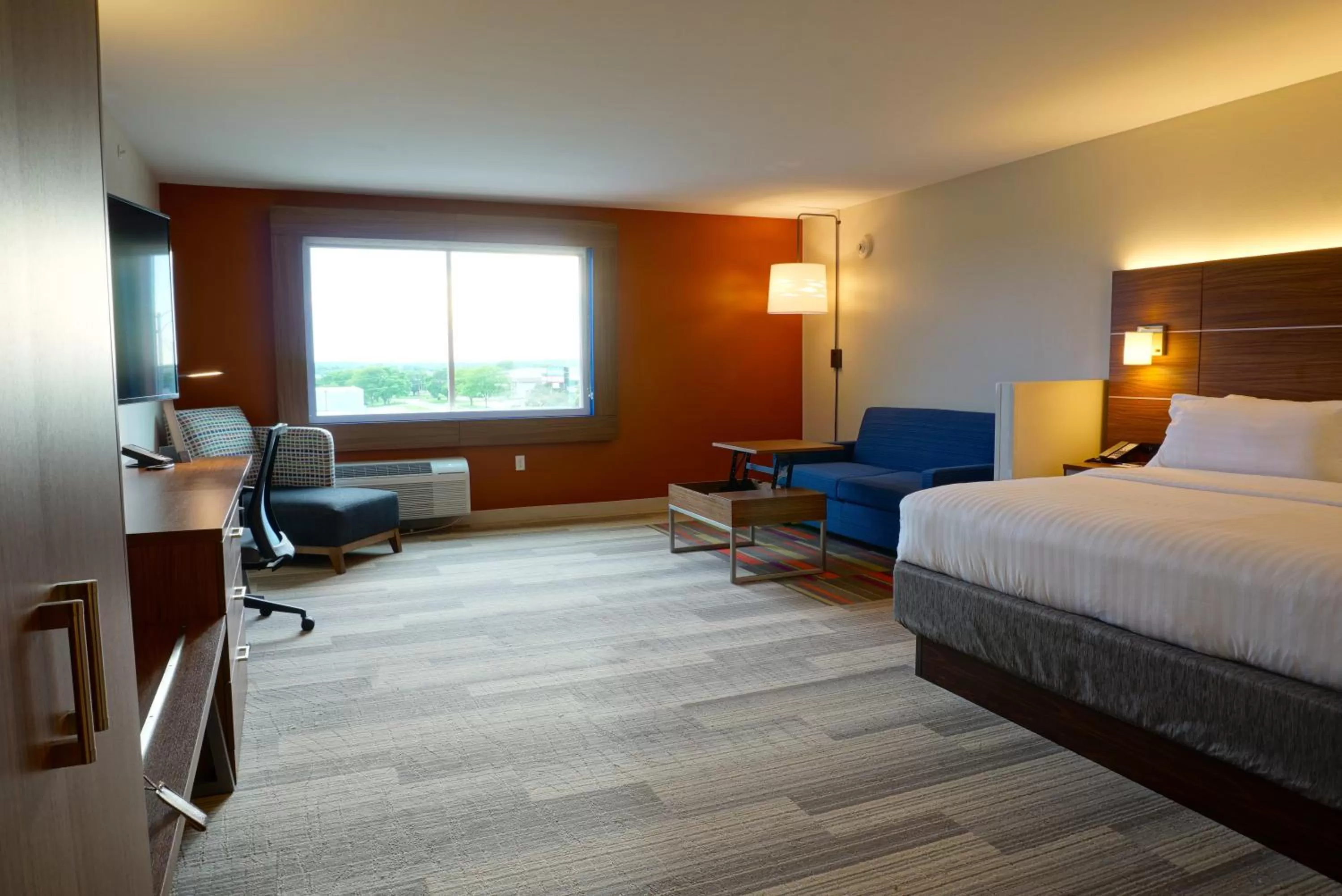 Suite with Two Queen Beds and Mobility Accessible Tub in Holiday Inn Express & Suites Omaha - Millard Area, an IHG Hotel