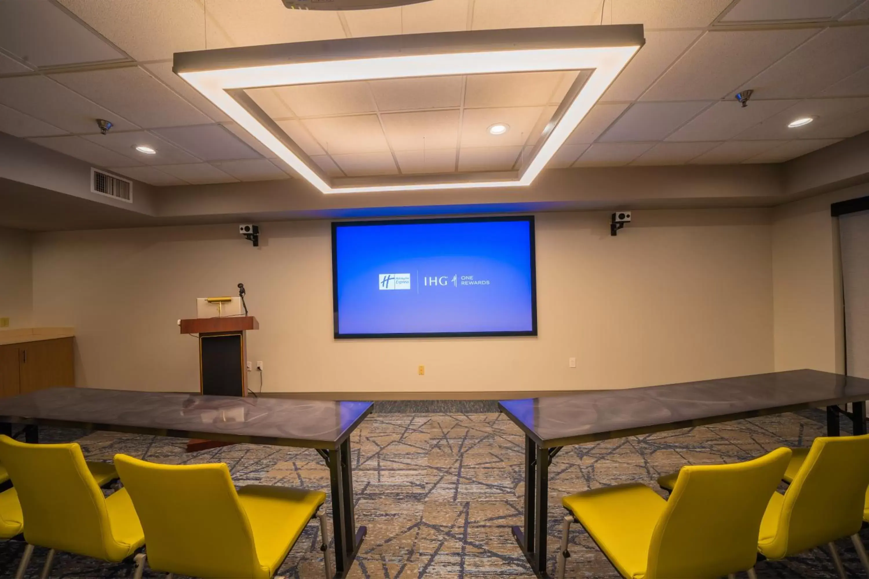 Meeting/conference room in Holiday Inn Express Hotel & Suites Tampa-Oldsmar, an IHG Hotel