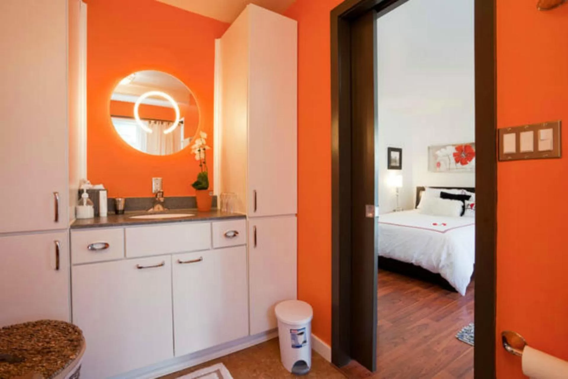 Bathroom, Bed in A Float Home B&B in Fisherman’s Wharf