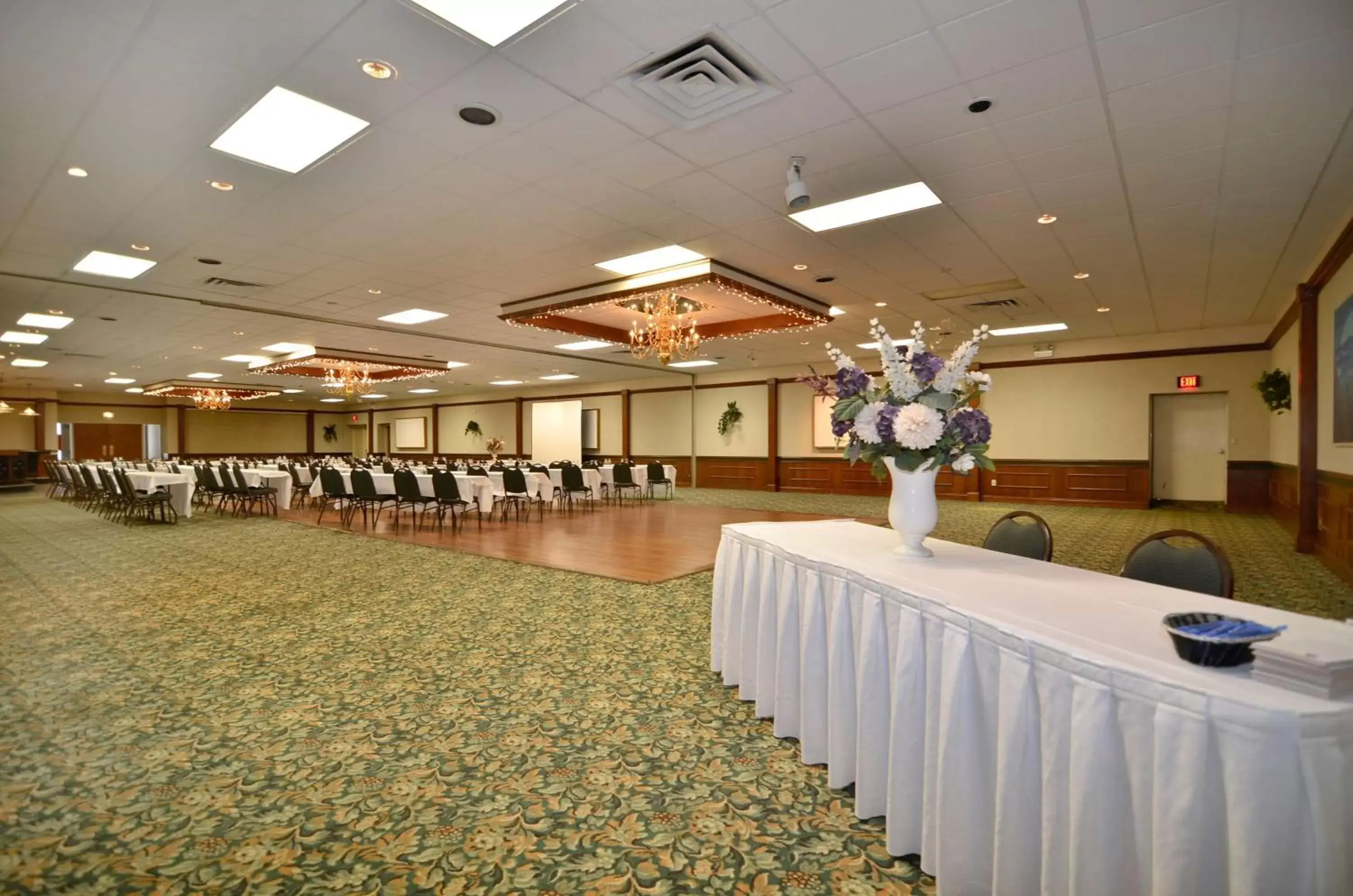 Restaurant/places to eat, Banquet Facilities in Best Western Green Bay Inn and Conference Center