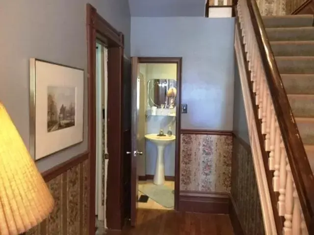 Deluxe King Suite in Pemberley House Bed and Breakfast Deluxe King Suite in Pemberley House Bed and Breakfast