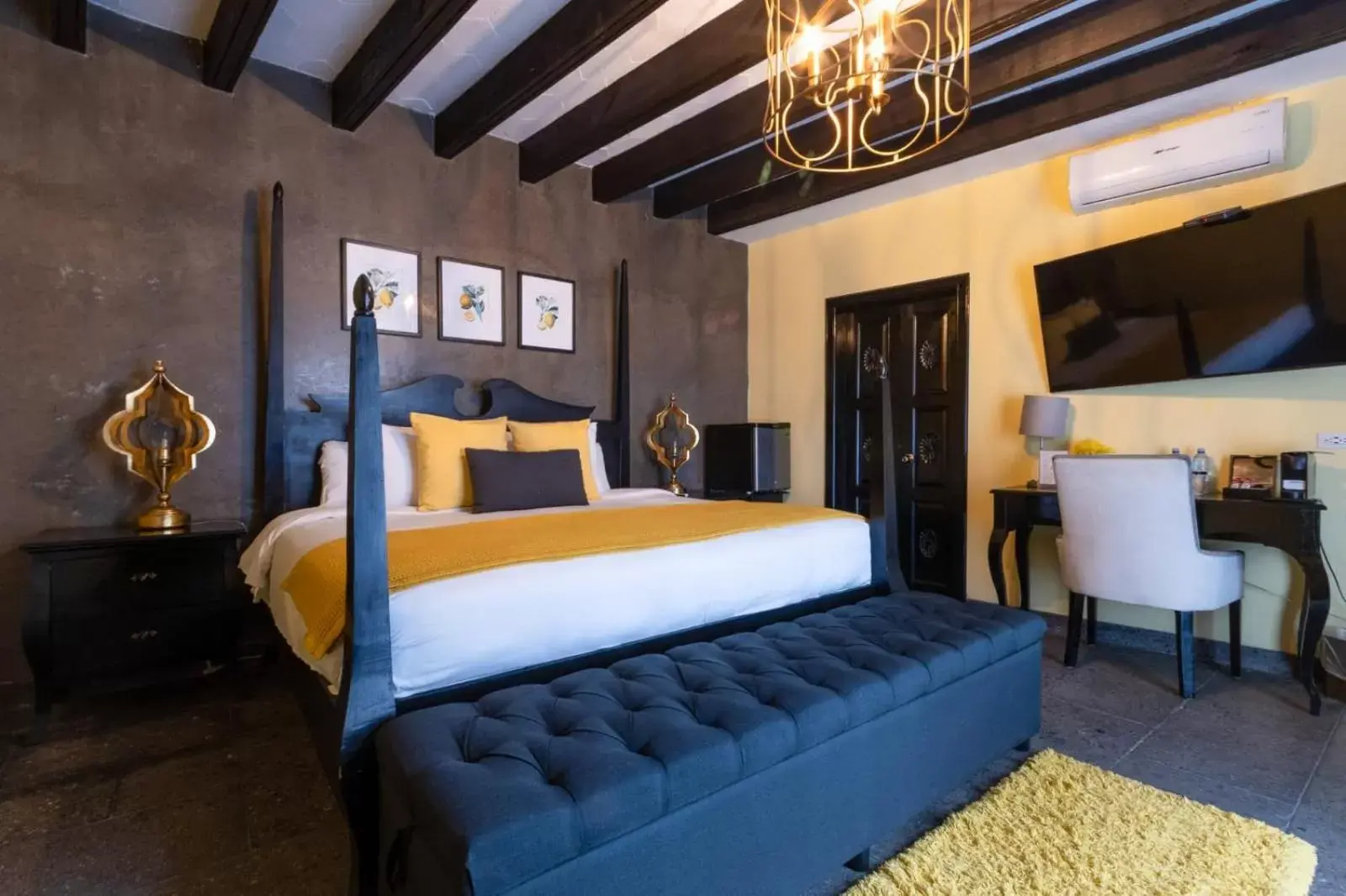 Bed in Luxury Boutique Hotel Villa Limon