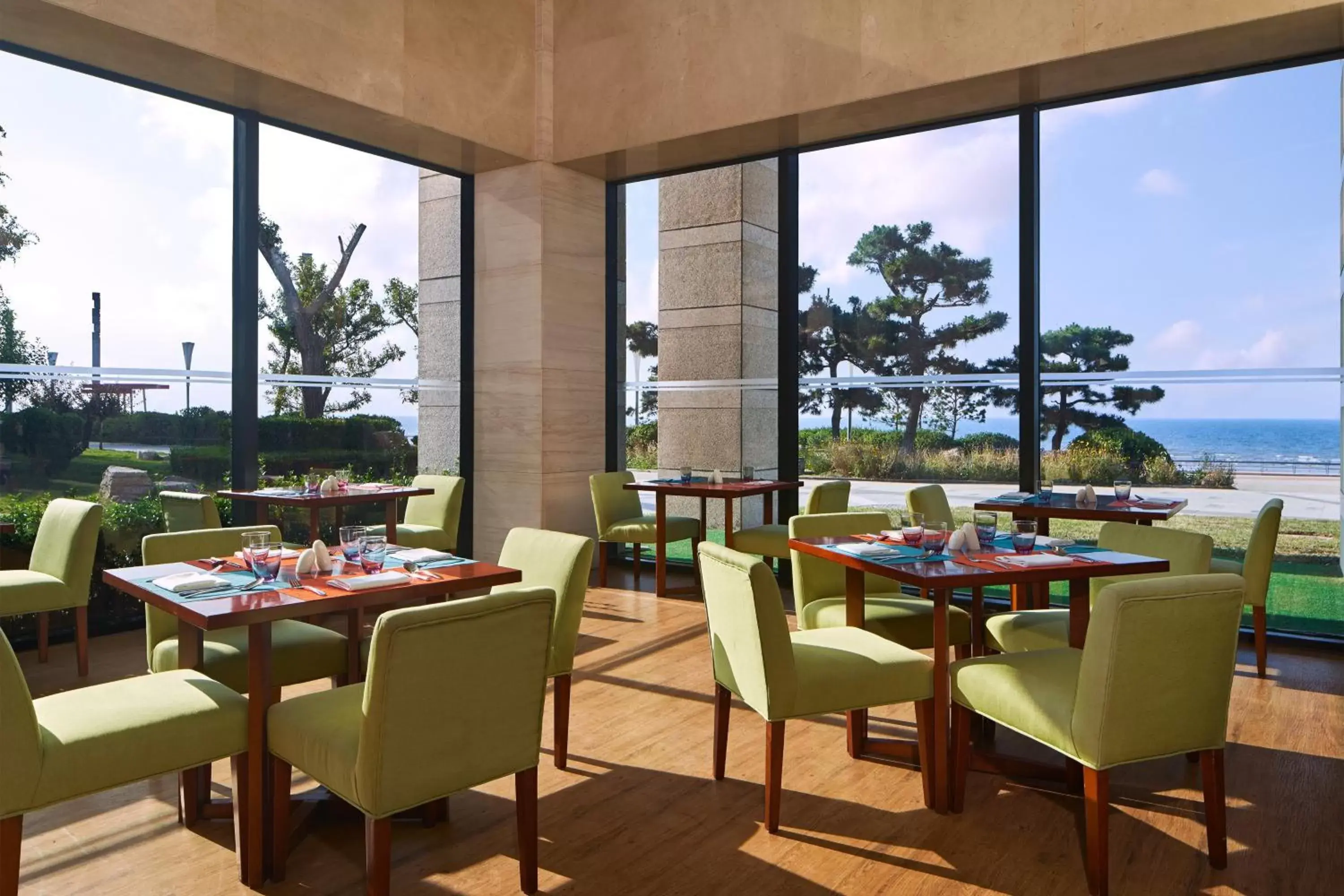 Restaurant/Places to Eat in Sheraton Yantai Golden Beach Resort