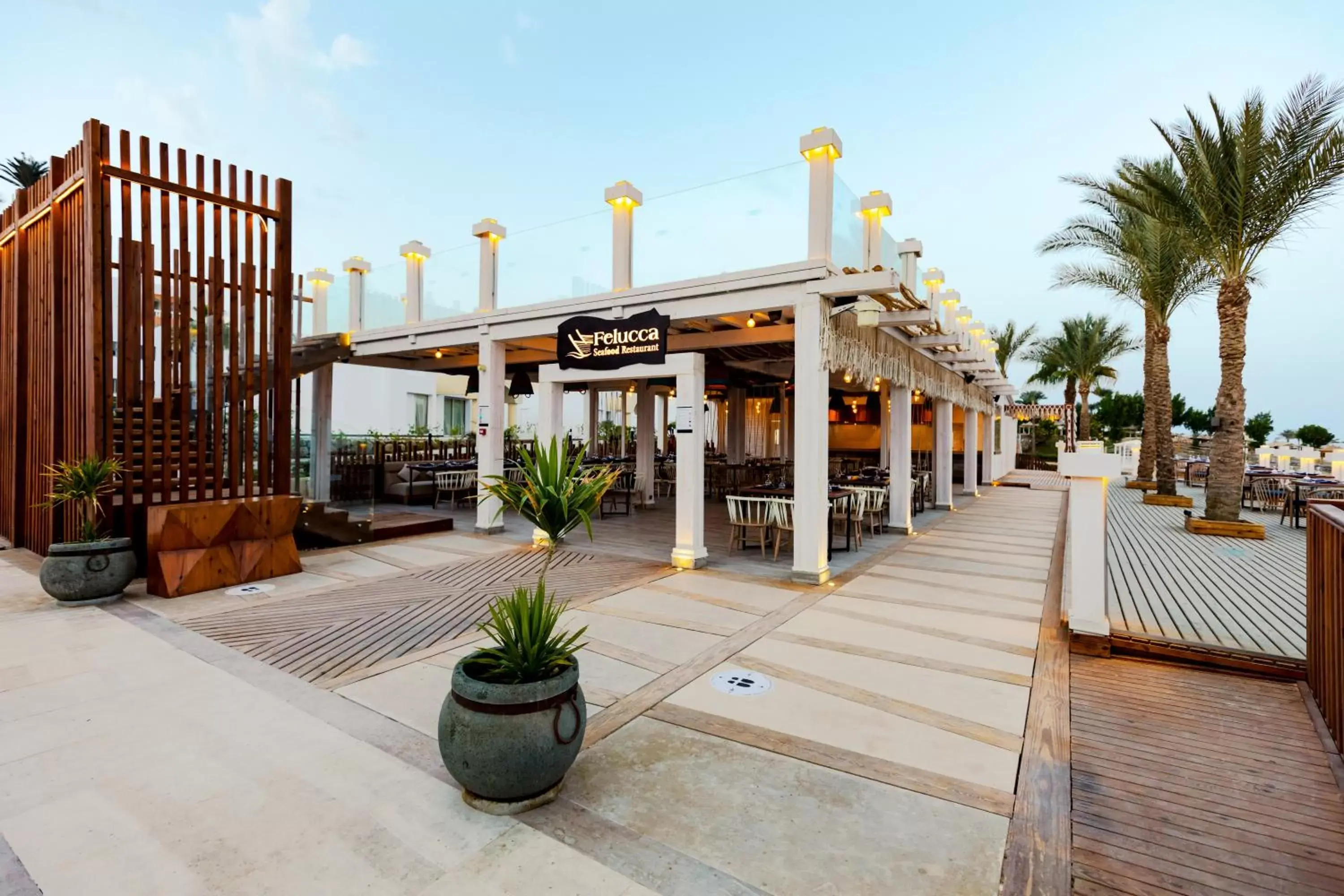 Restaurant/places to eat in Sunrise Diamond Beach Resort -Grand Select