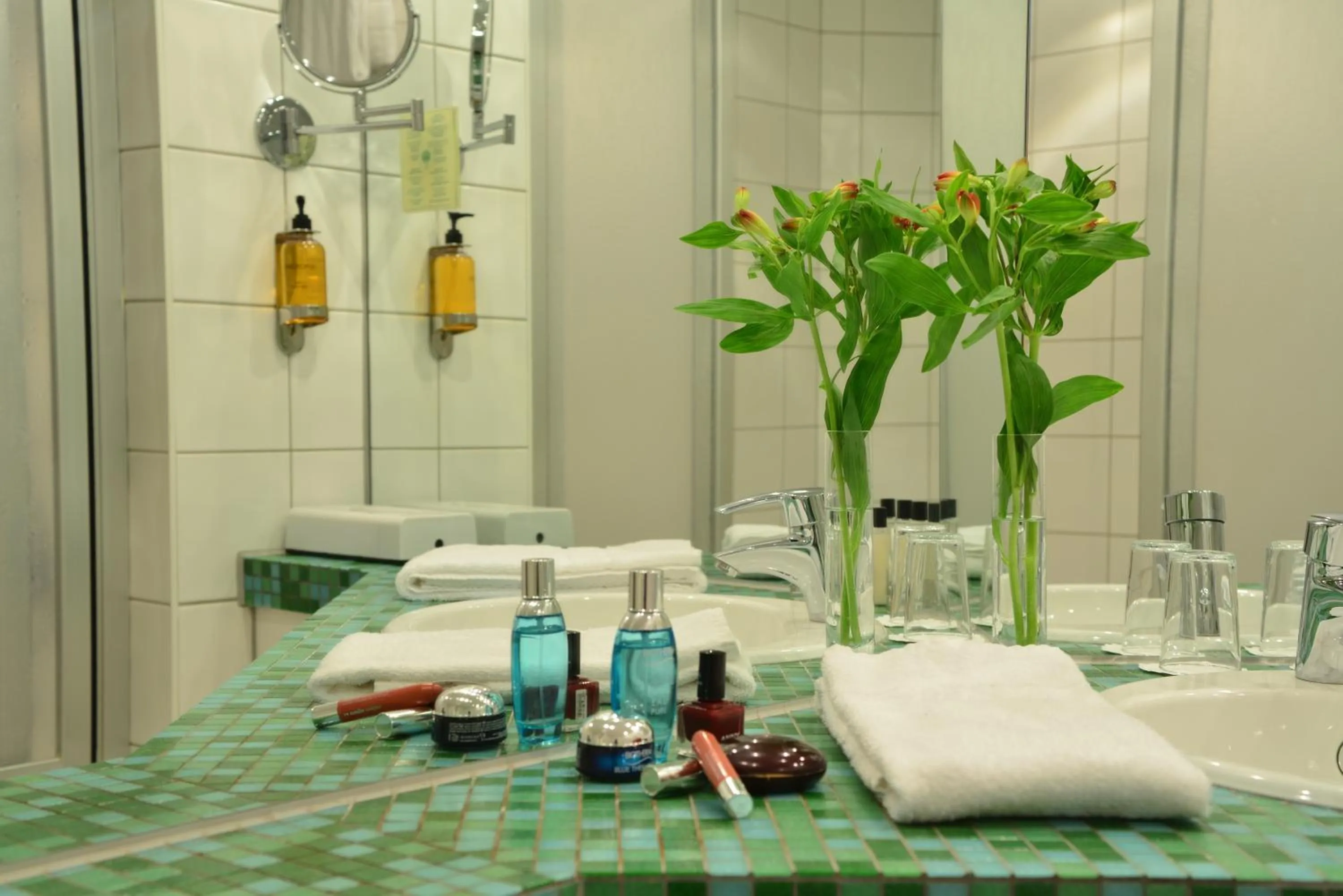 Bathroom in Hotel Domicil Berlin by Golden Tulip