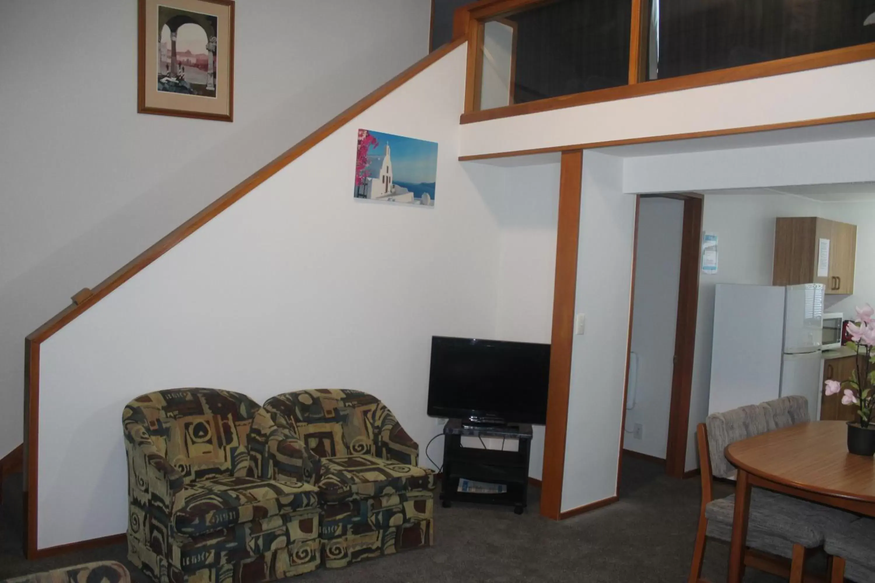 Living room, Lounge/Bar in The Lofts Apartments